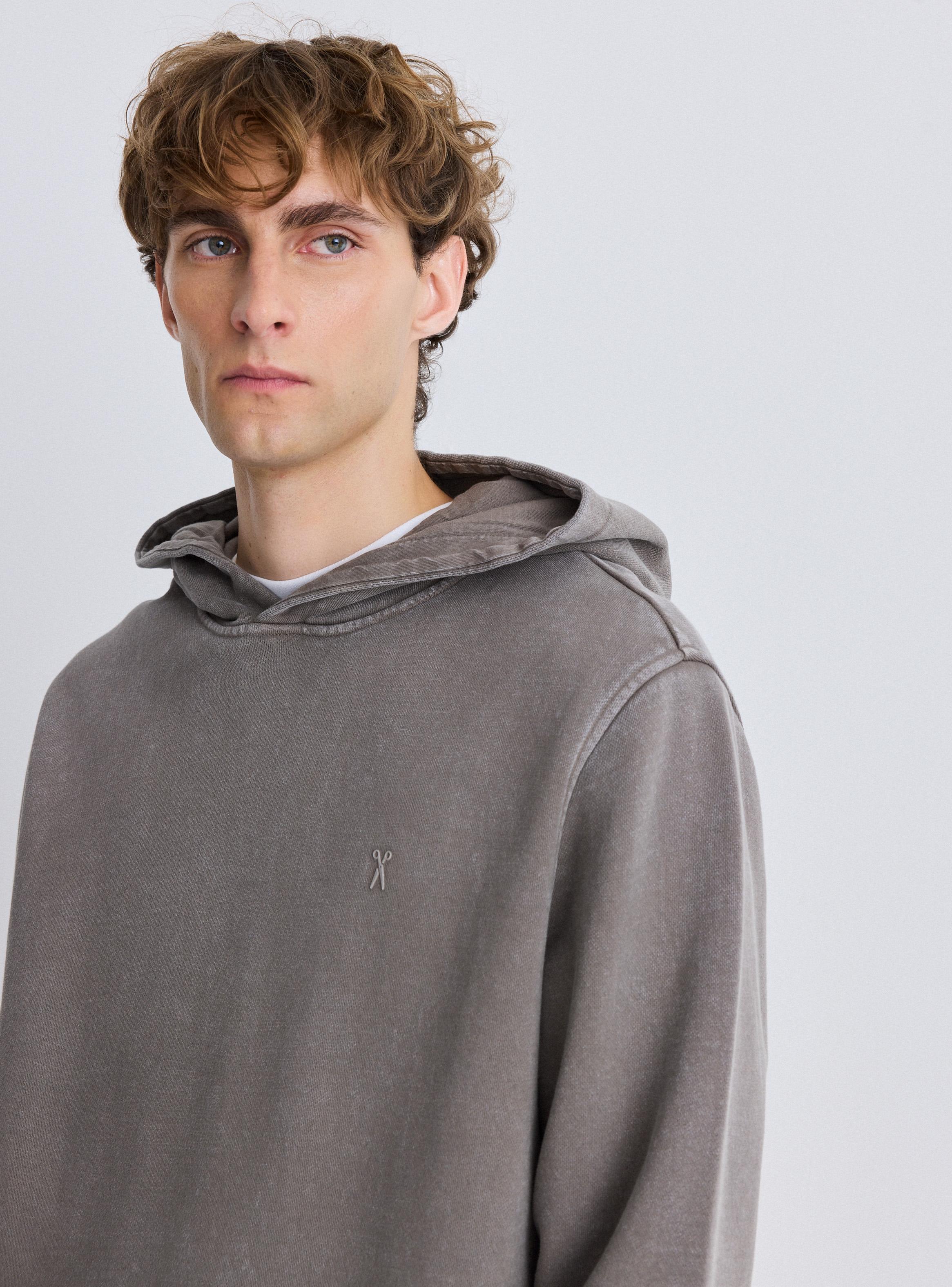 Polerón Bolsillo Canguro con Capucha Lavada Relaxed Fit-2