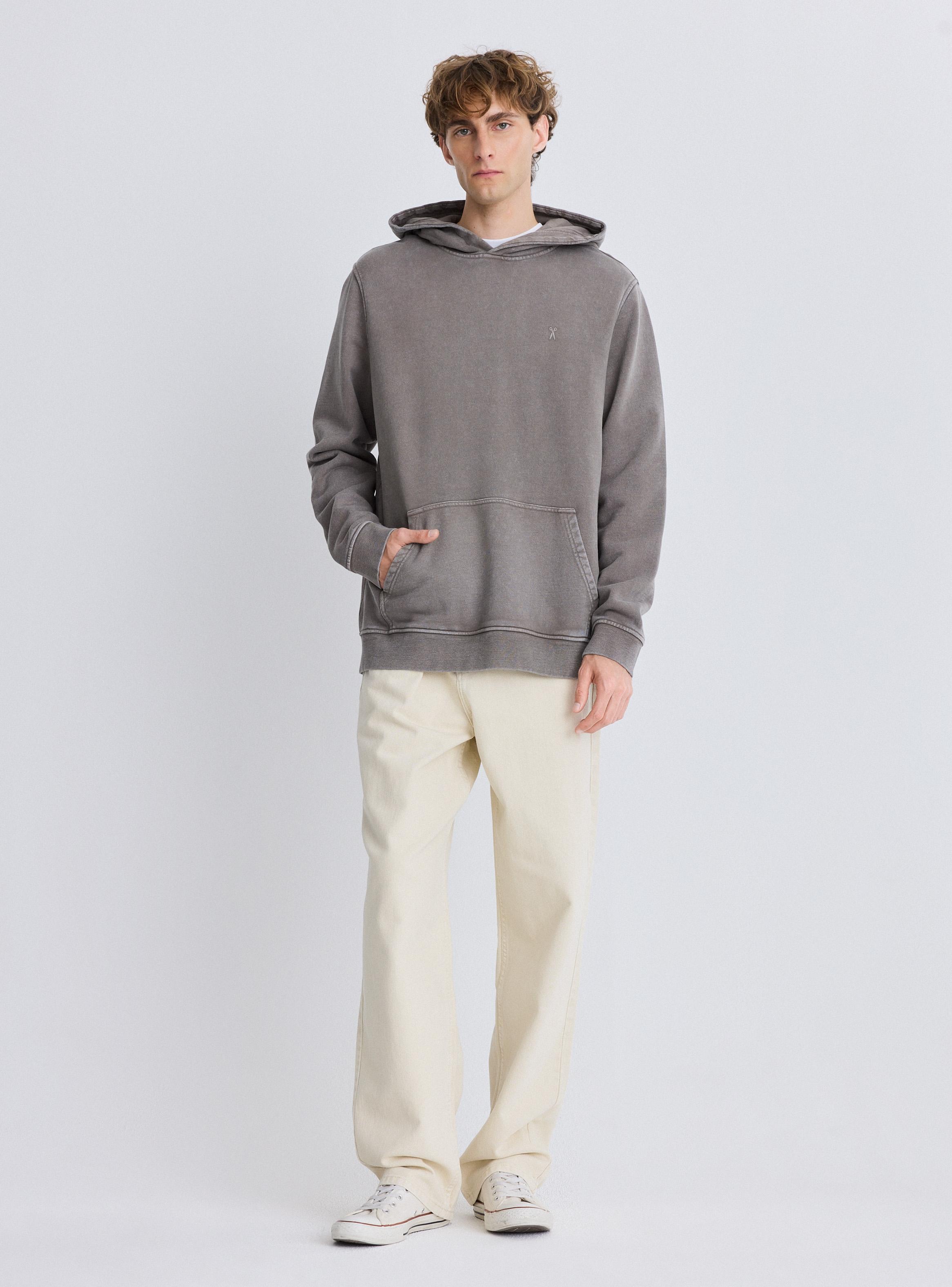 Polerón Bolsillo Canguro con Capucha Lavada Relaxed Fit-4