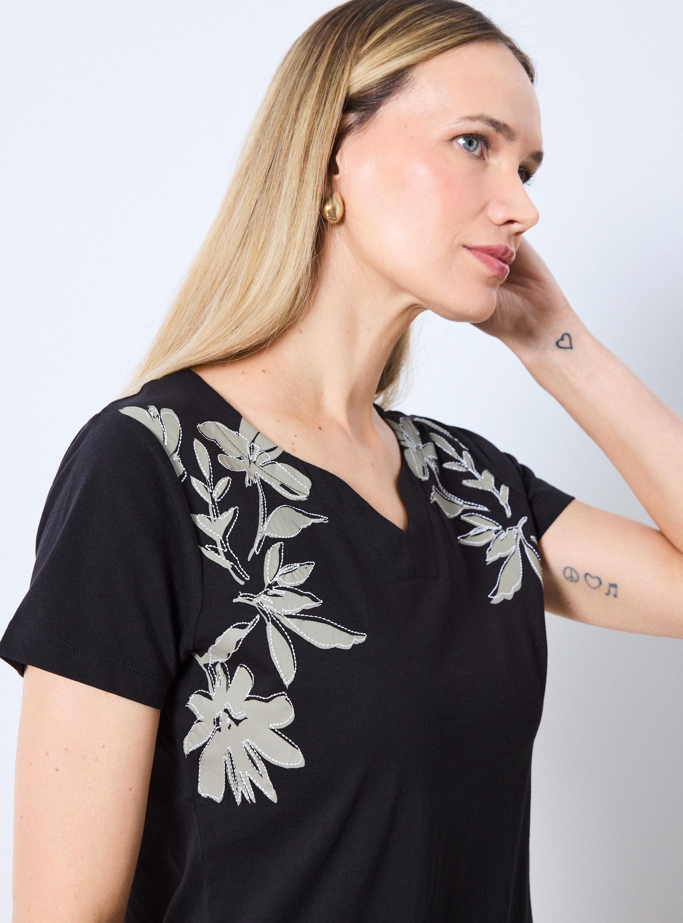 Polera Gráfica Floral con Bordado-2