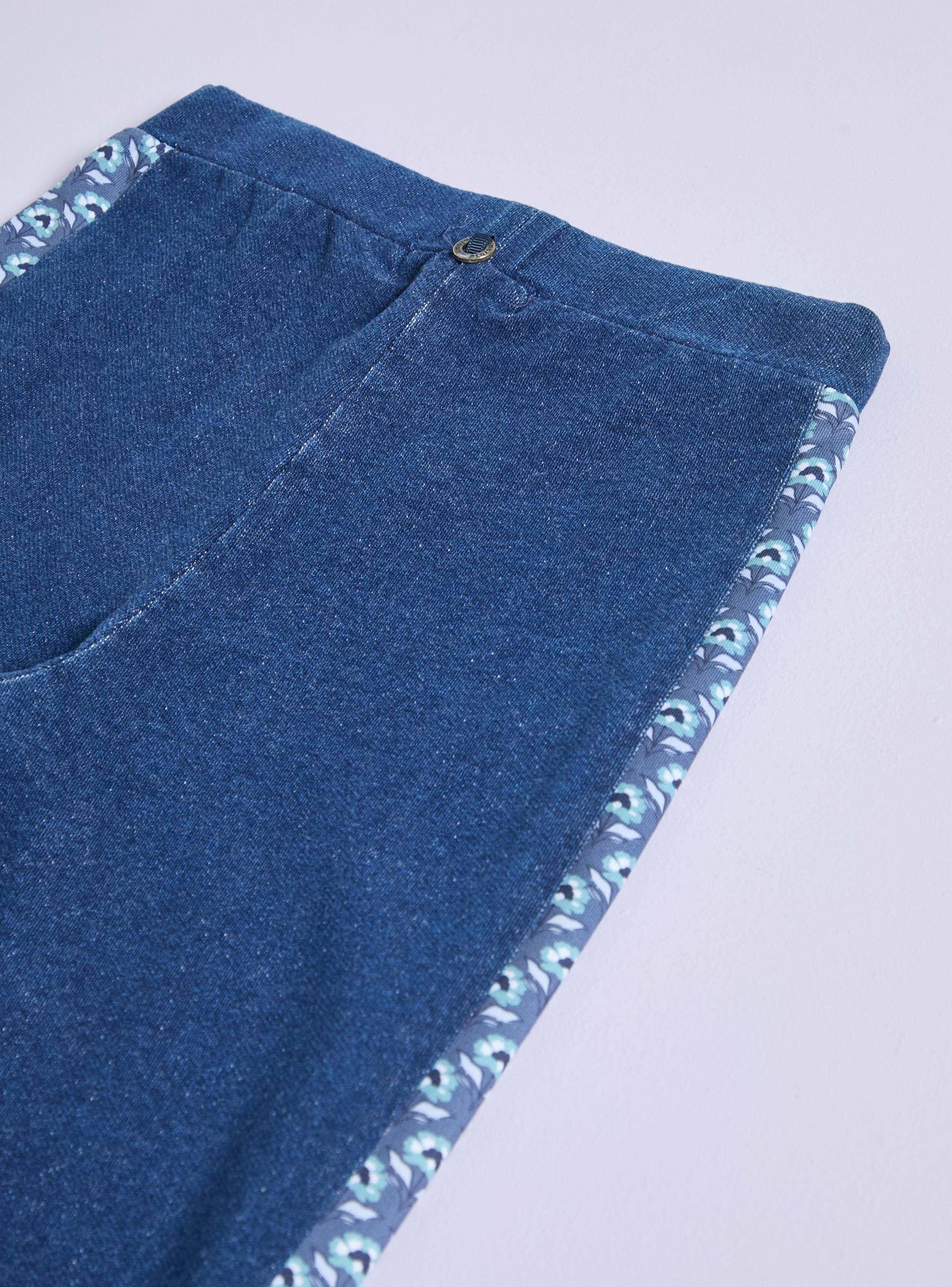 Calza Flare Look Denim con Estampados Laterales-2