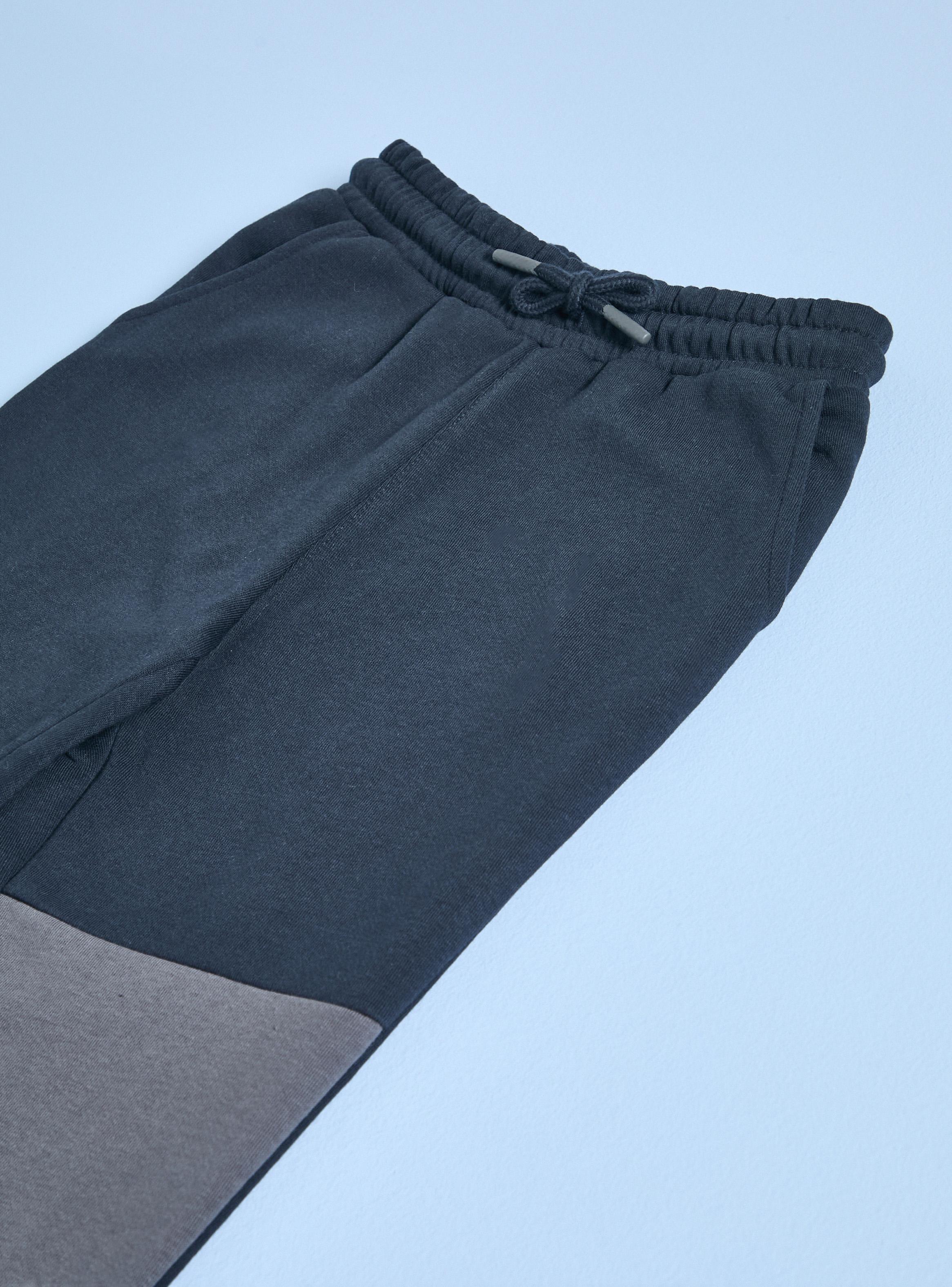 Pantalón de Buzo con Corte Rodilla-3