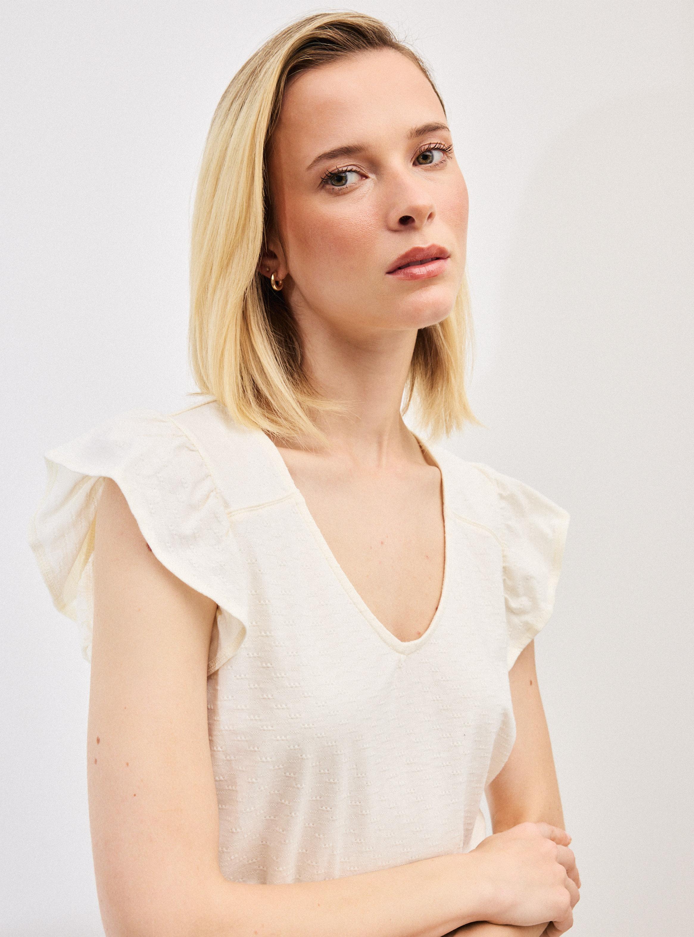 Polera con Textura y Manga Tipo Vuelo-2