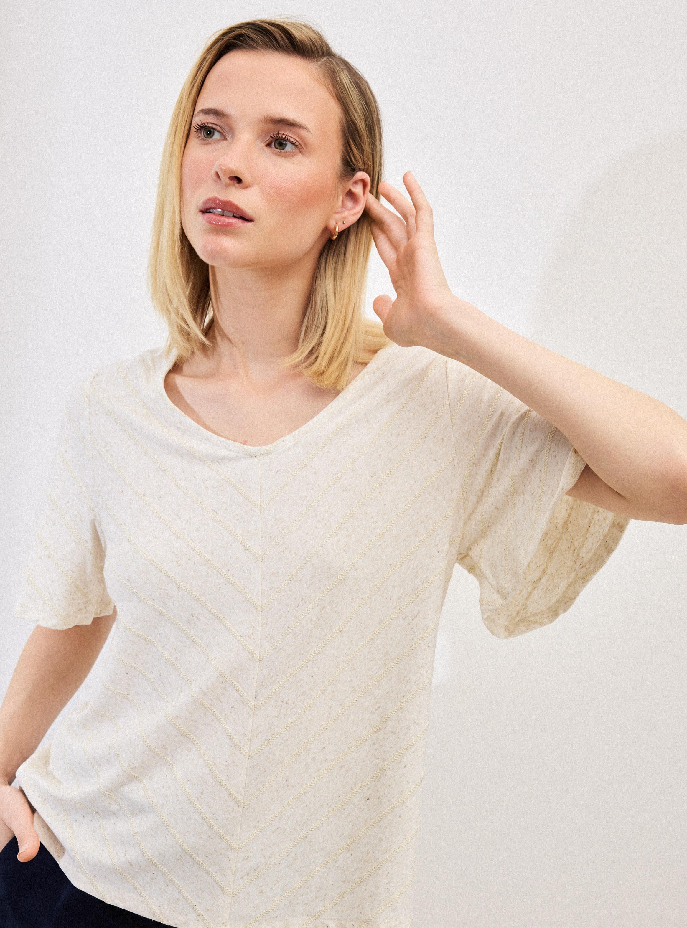 Polera Listada con Hilo Metalizado y Manga Fluida-2