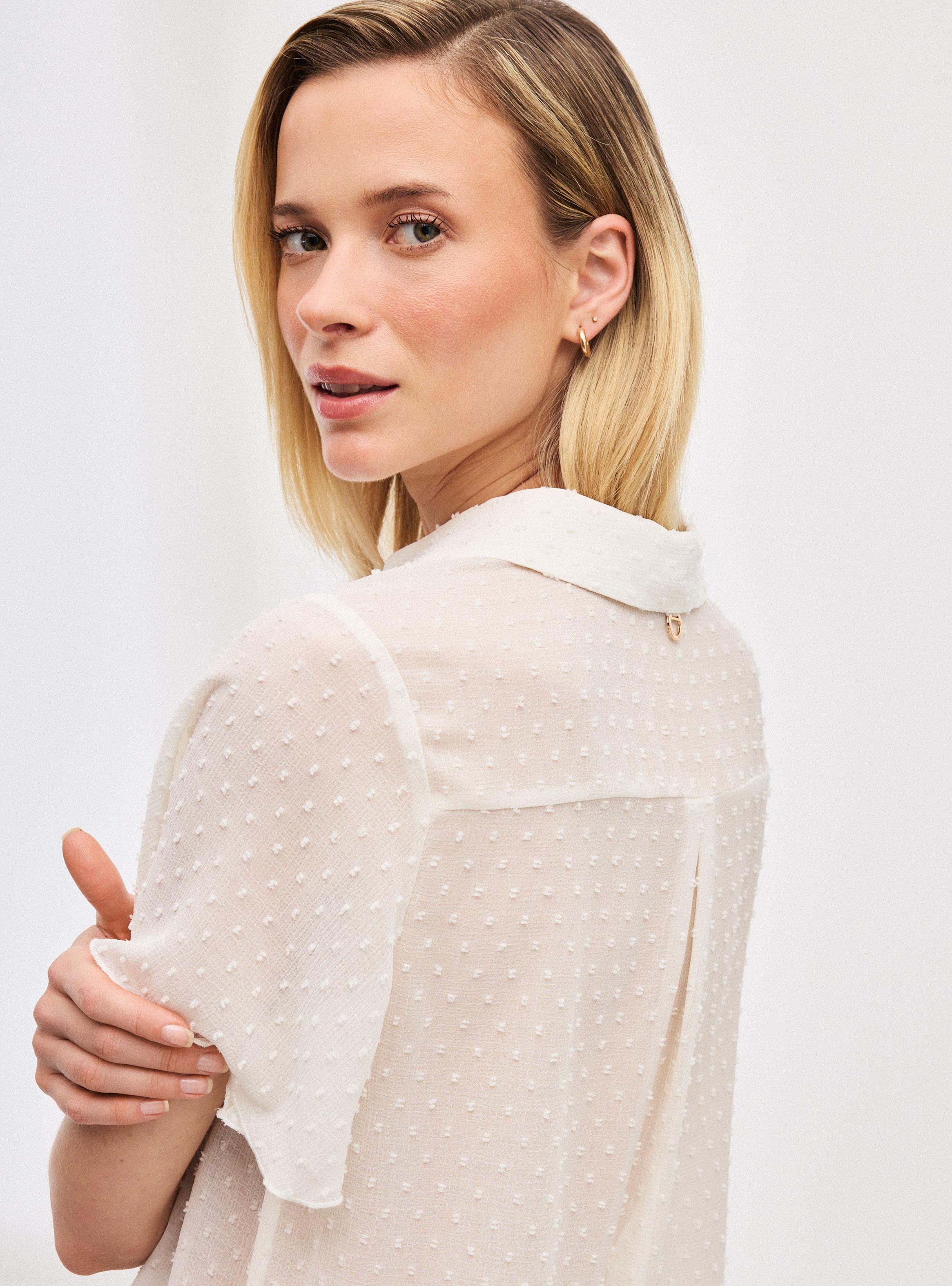 Blusa con Lunares en Relieve-3