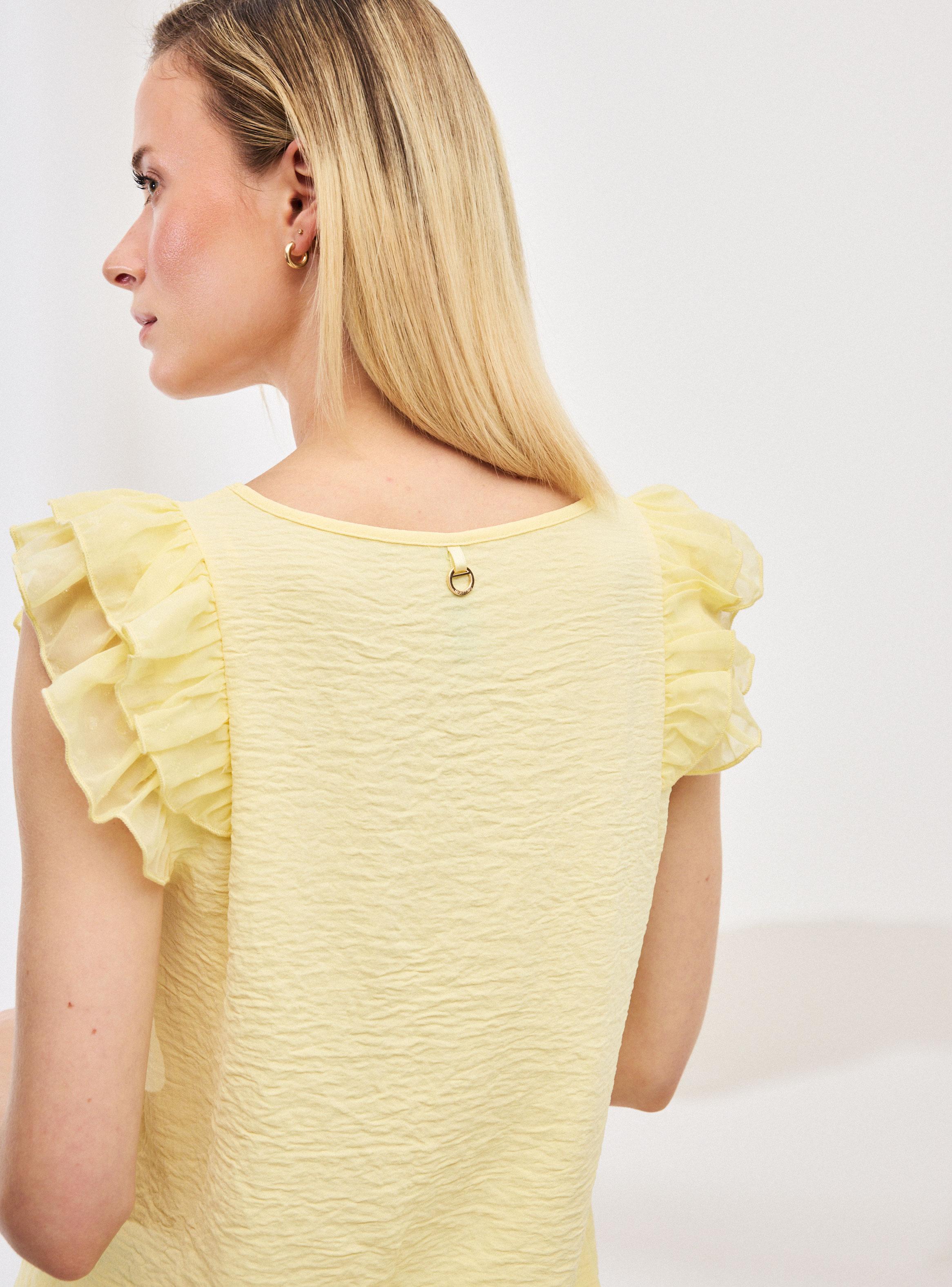 Blusa con Detalle de Vuelo en Hombros-3