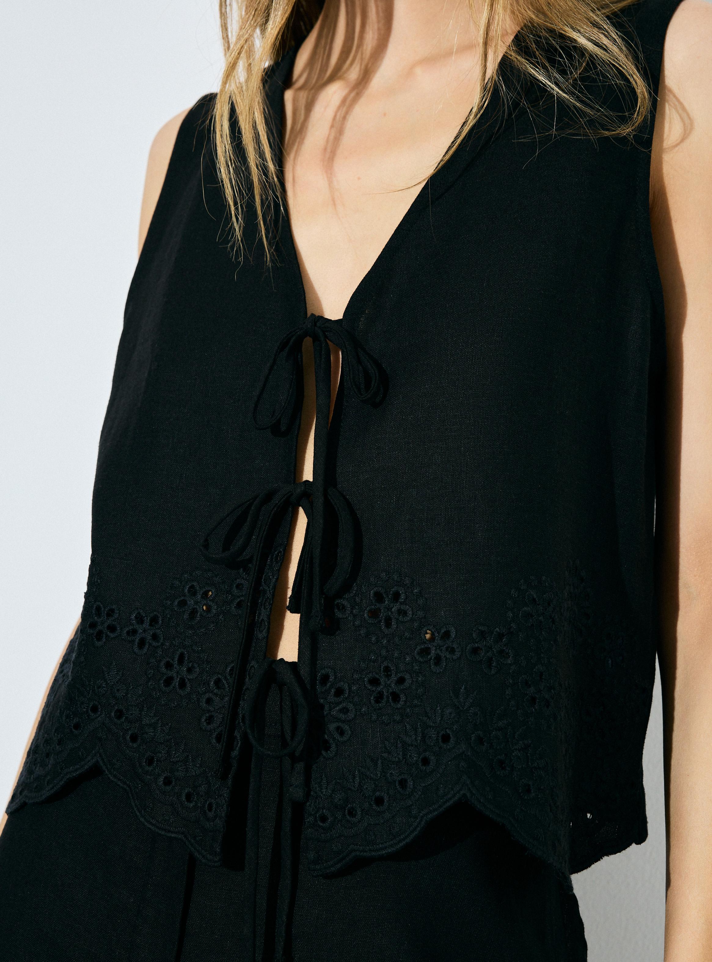 Blusa Broderie sin Mangas con Amarra Frontal-2