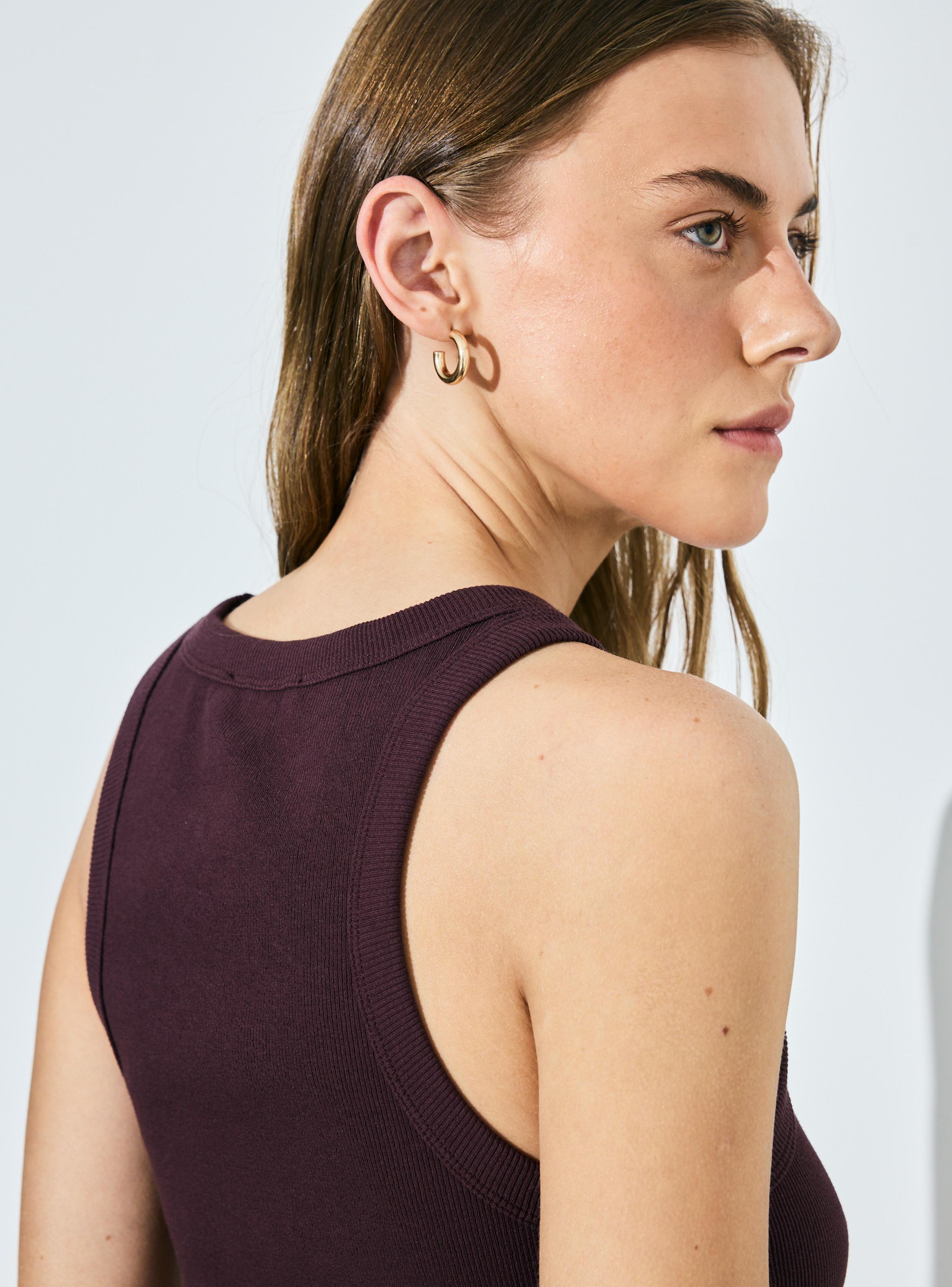 Polera Acanalada sin Mangas Escote Redondo-3