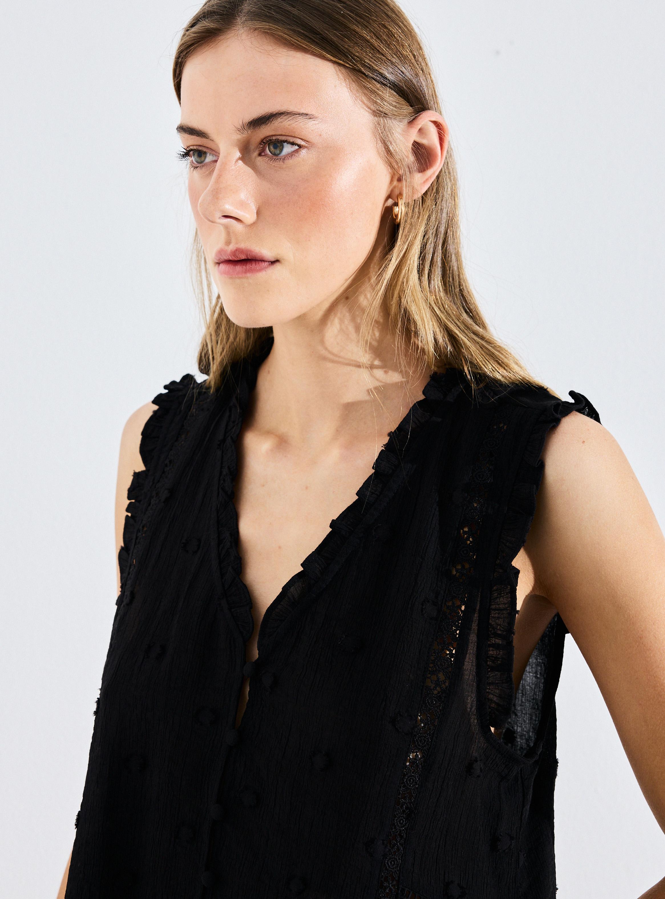 Blusa Volantes y Detalles de Macramé-3