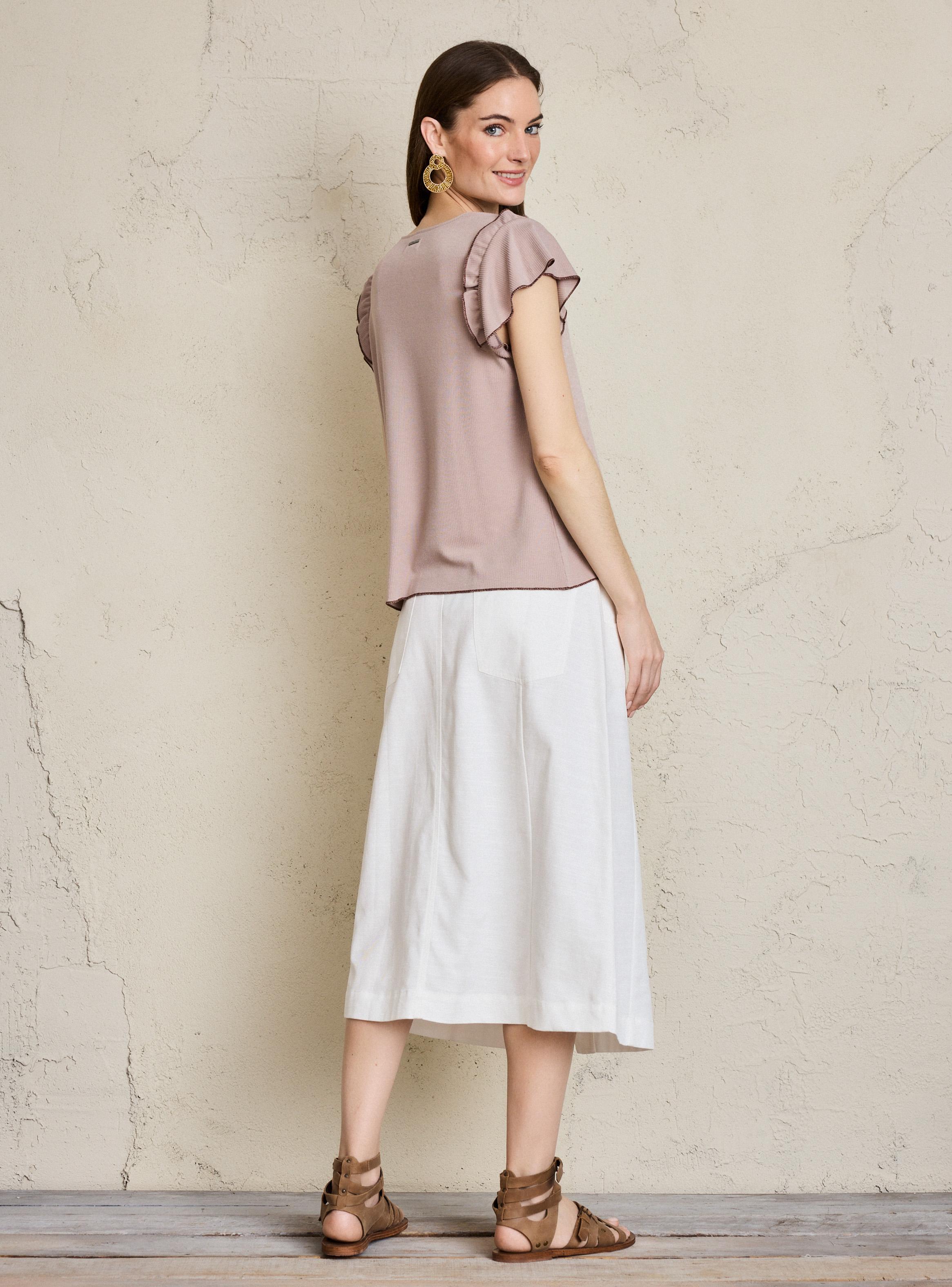 Polera Tela Acanalada con Bordado en Pecho-5