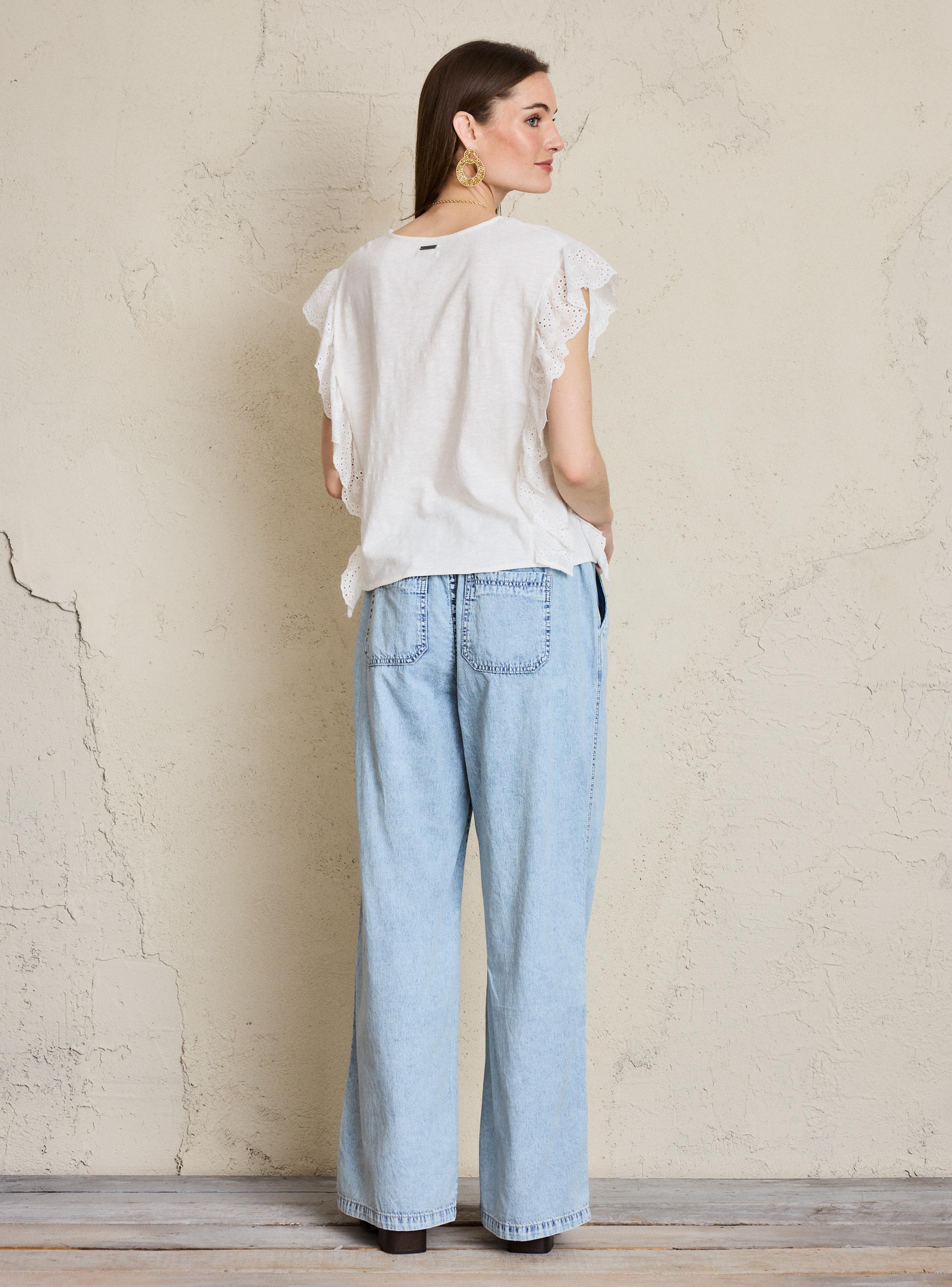 Polera Mezcla de Telas con Bordado Frontal y Vuelo-5