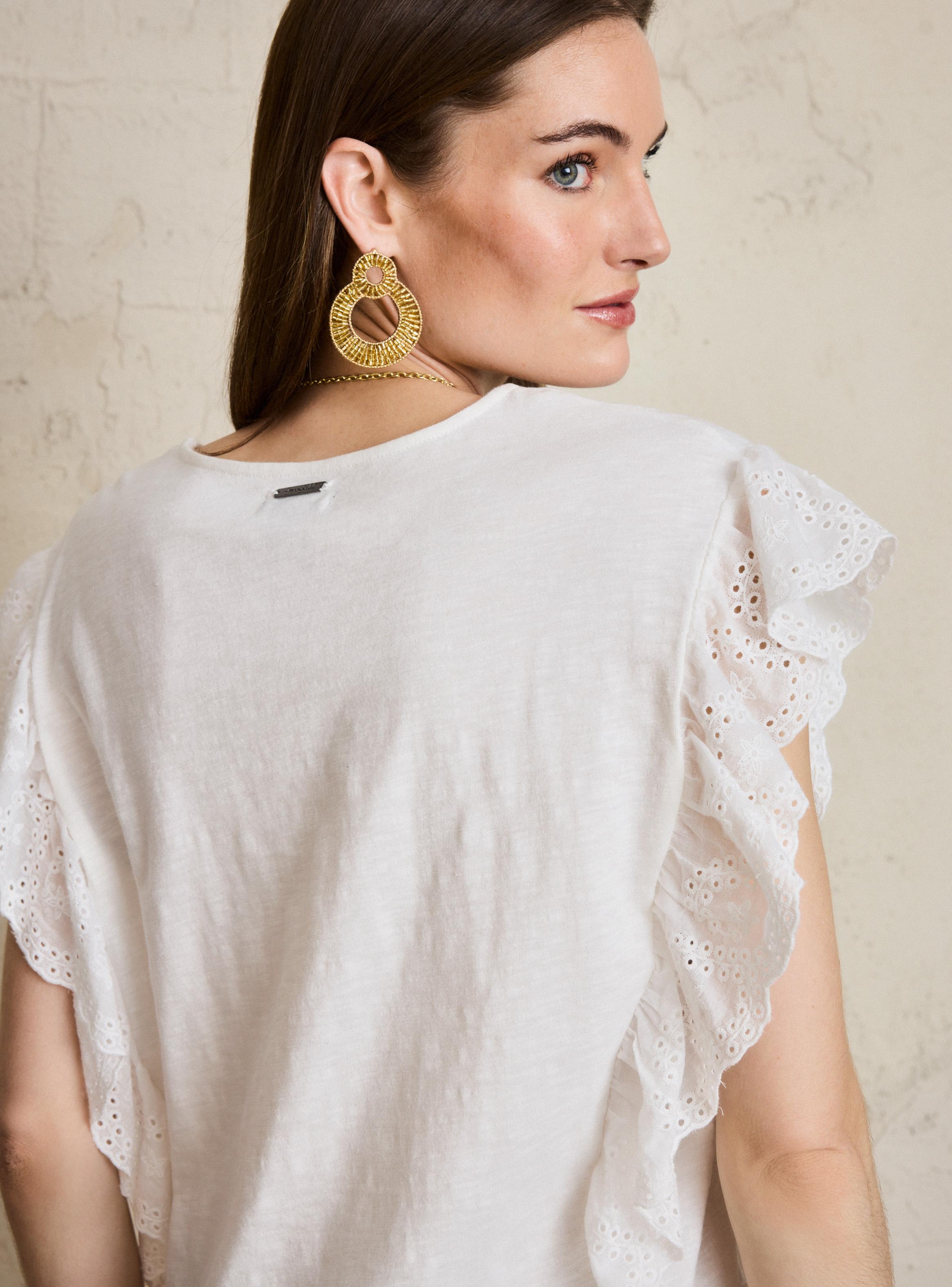 Polera Mezcla de Telas con Bordado Frontal y Vuelo-3