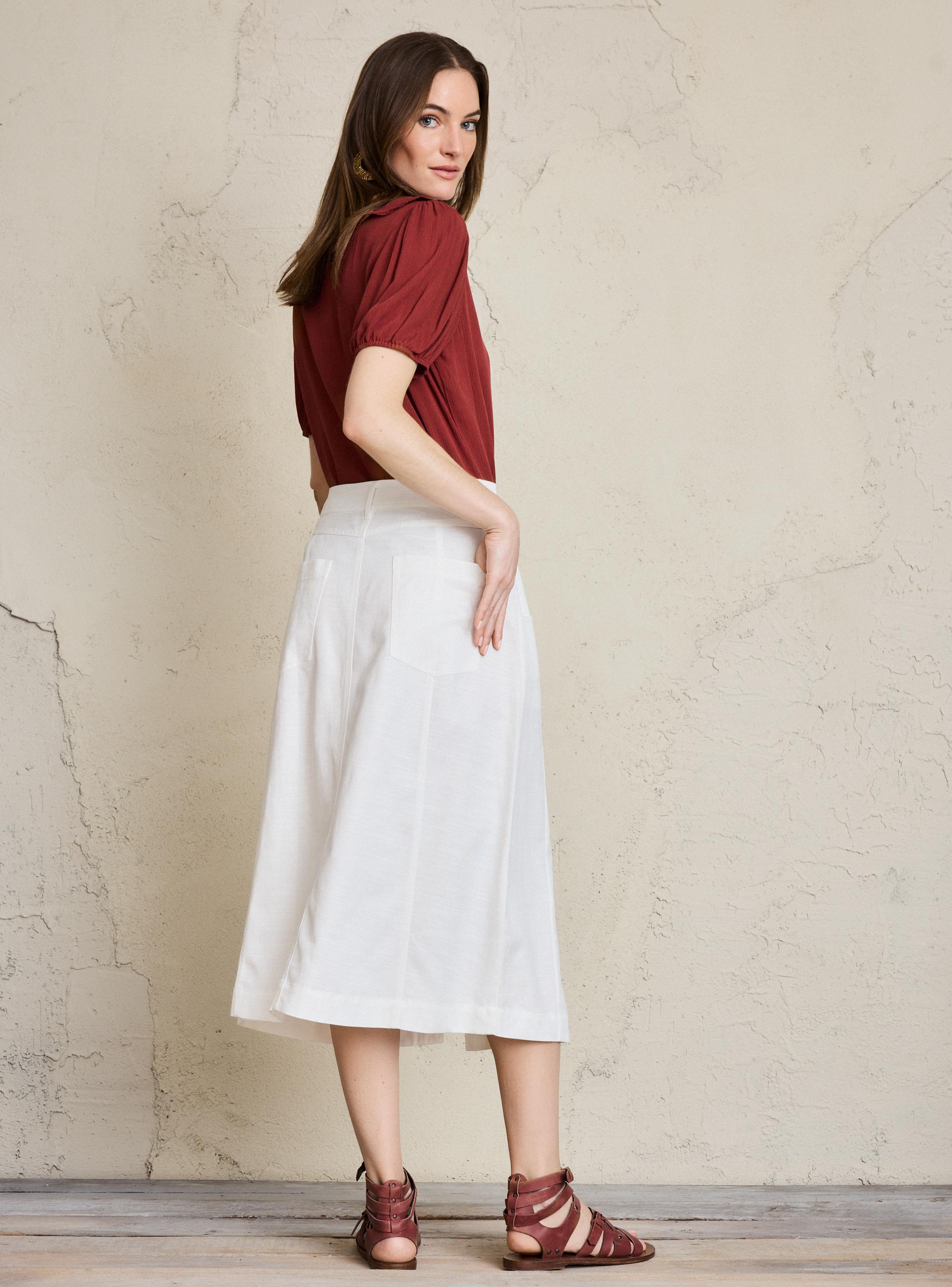 Falda con Detalle de Pretina y Abertura Central-5