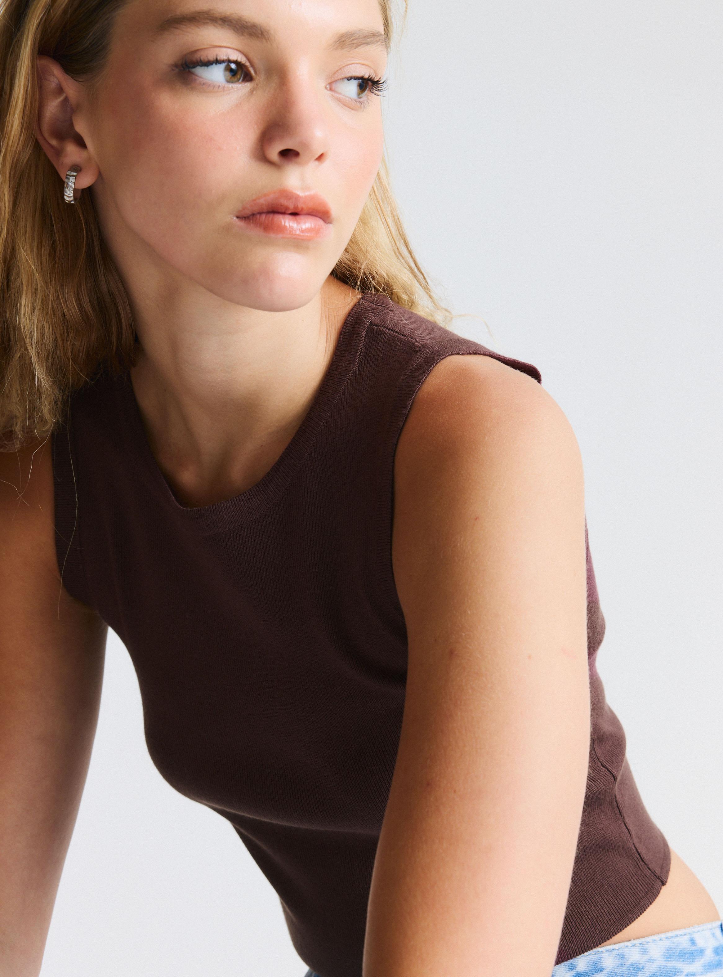 Polera Tejida sin Mangas-2