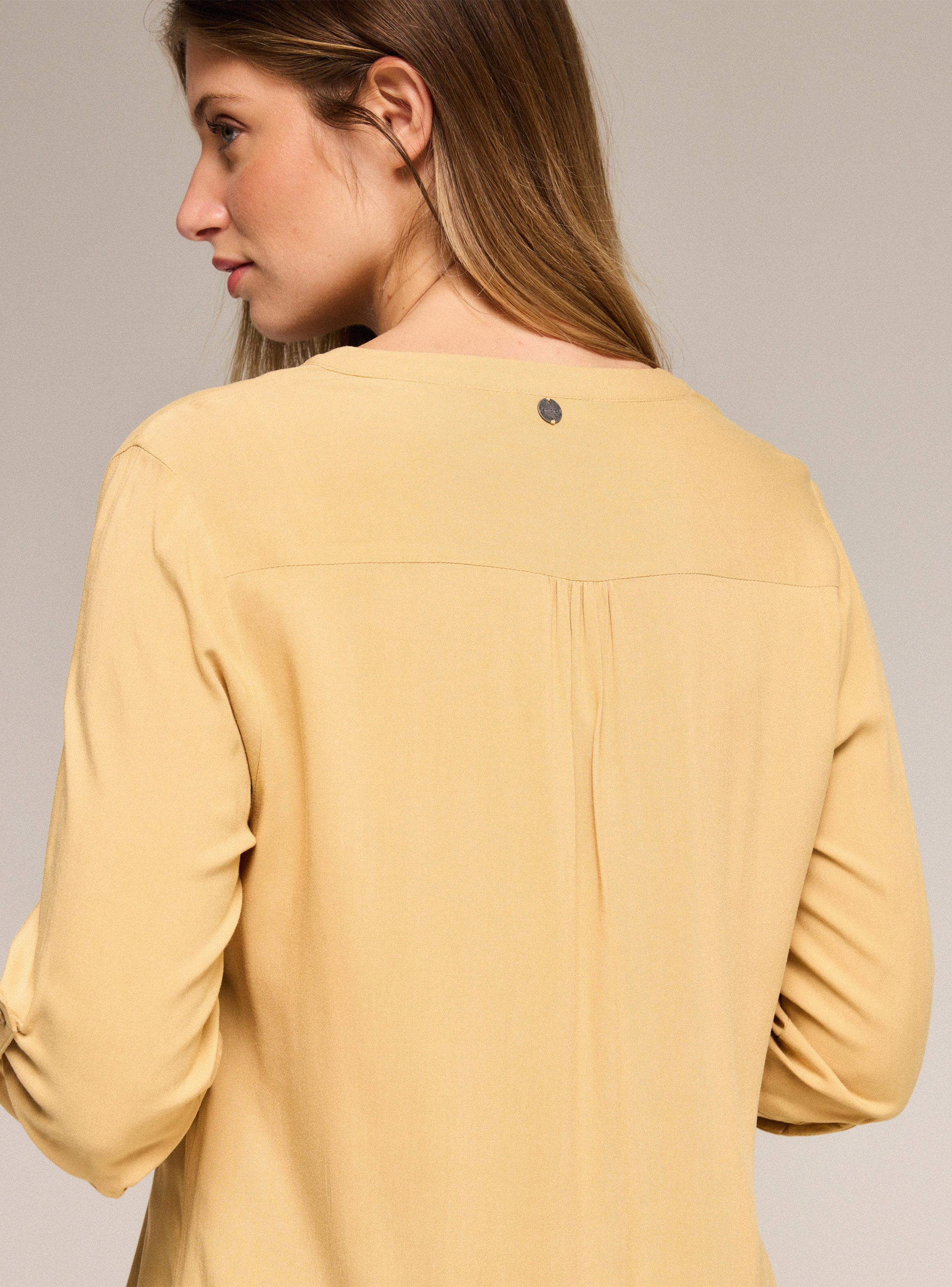 Blusa con Botones y Manga Roll Up-3