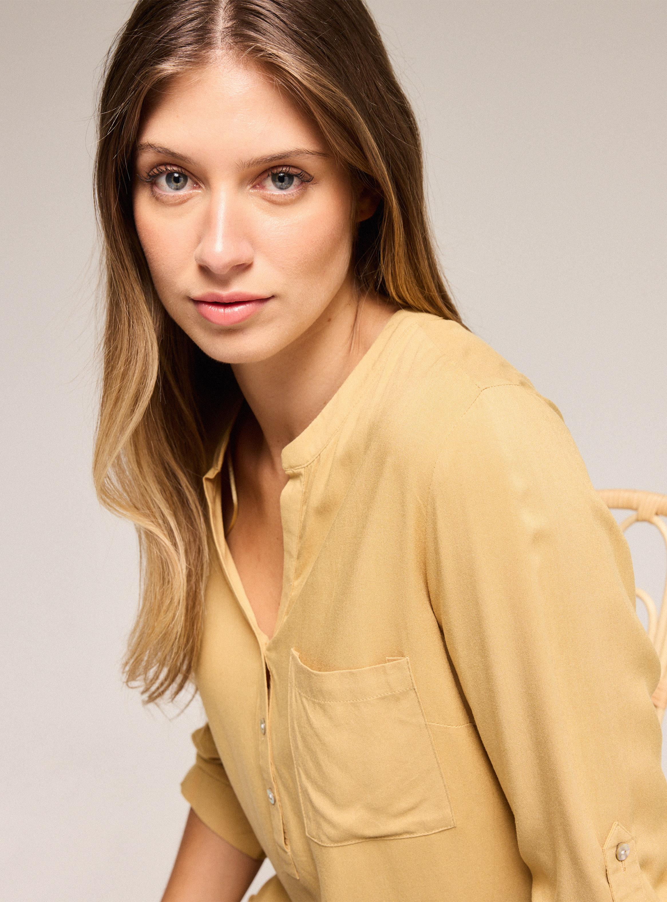 Blusa con Botones y Manga Roll Up-2