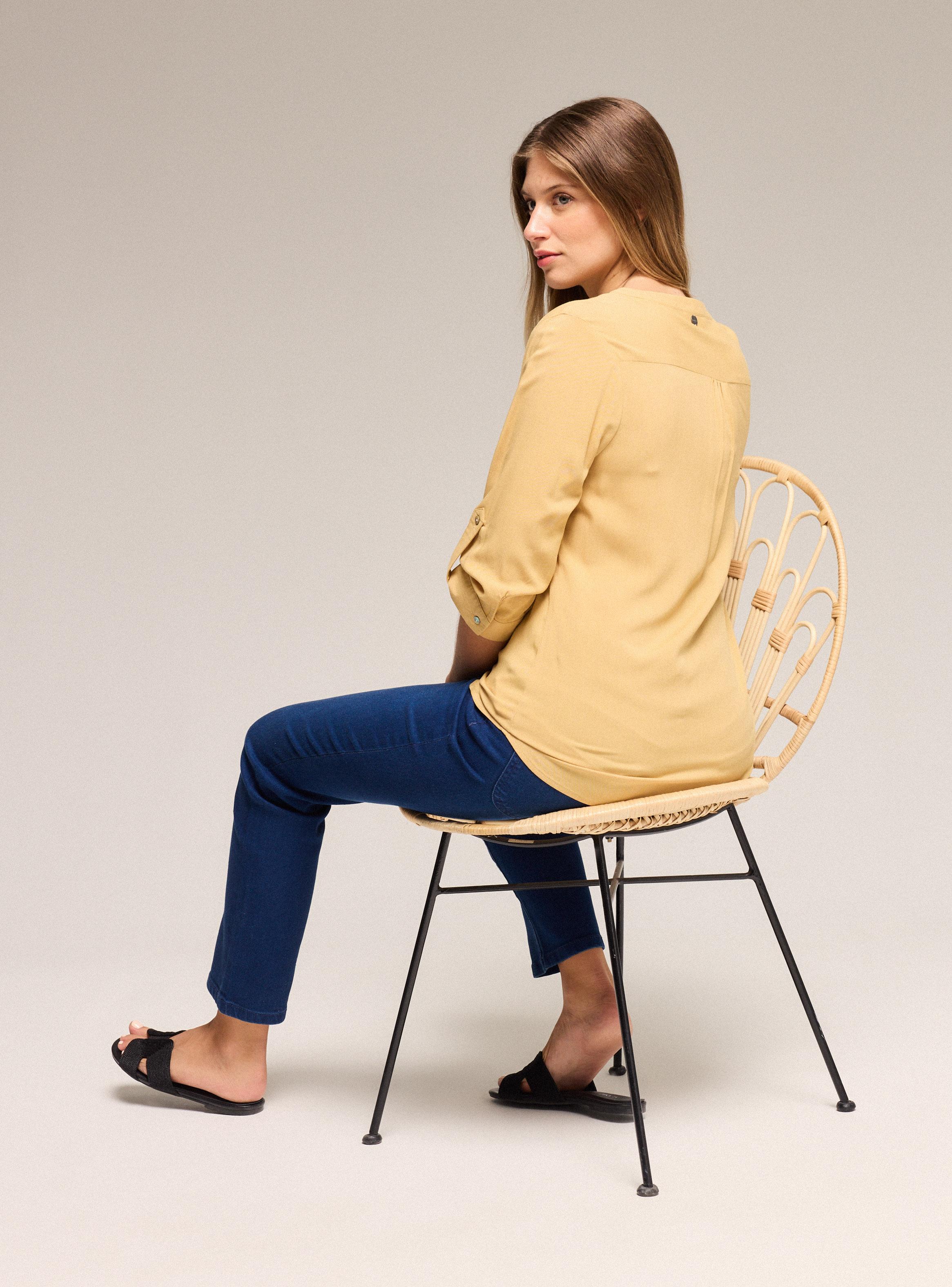 Blusa con Botones y Manga Roll Up-5