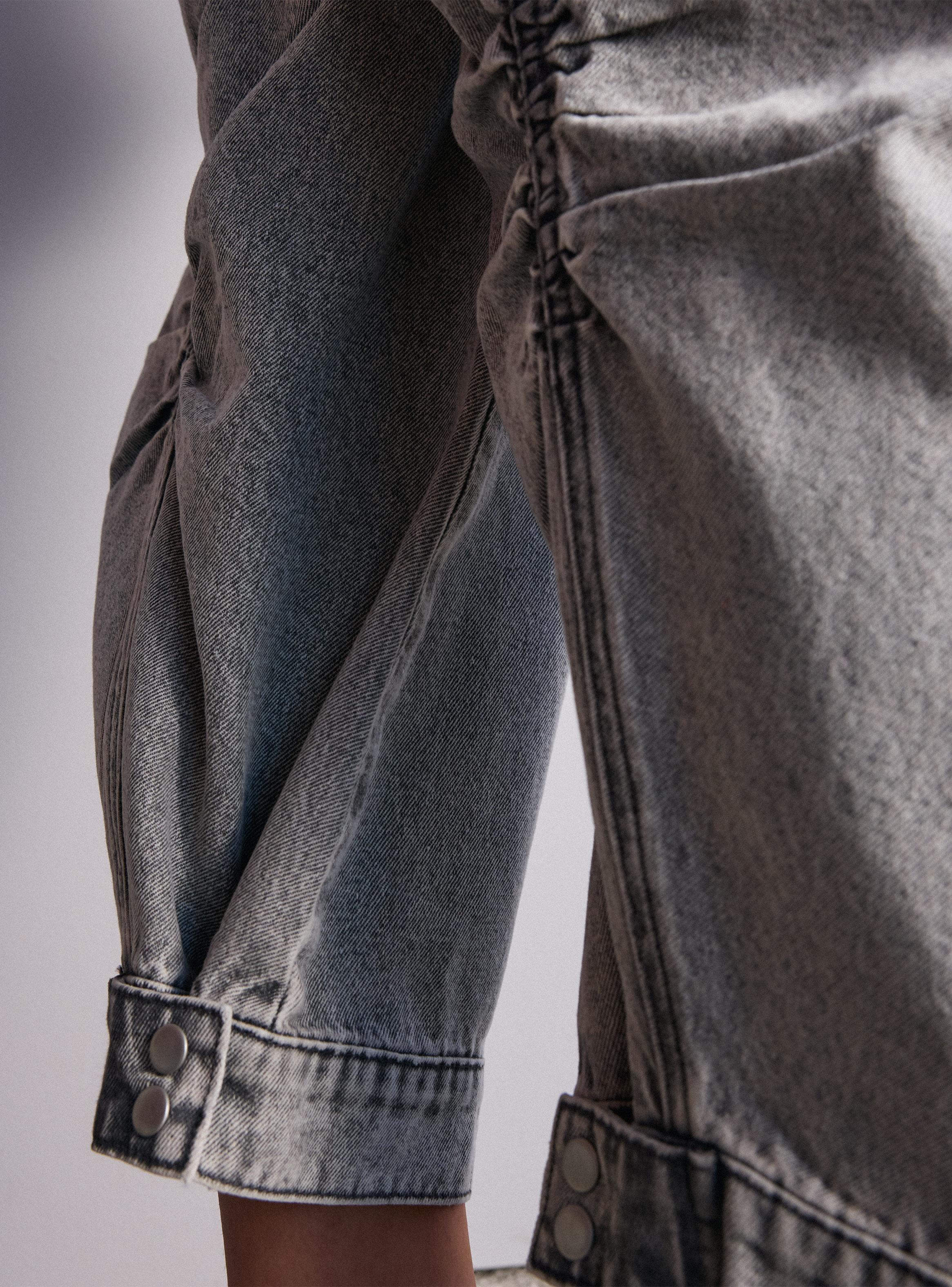 Jeans Barrel con Tela Liviana-3