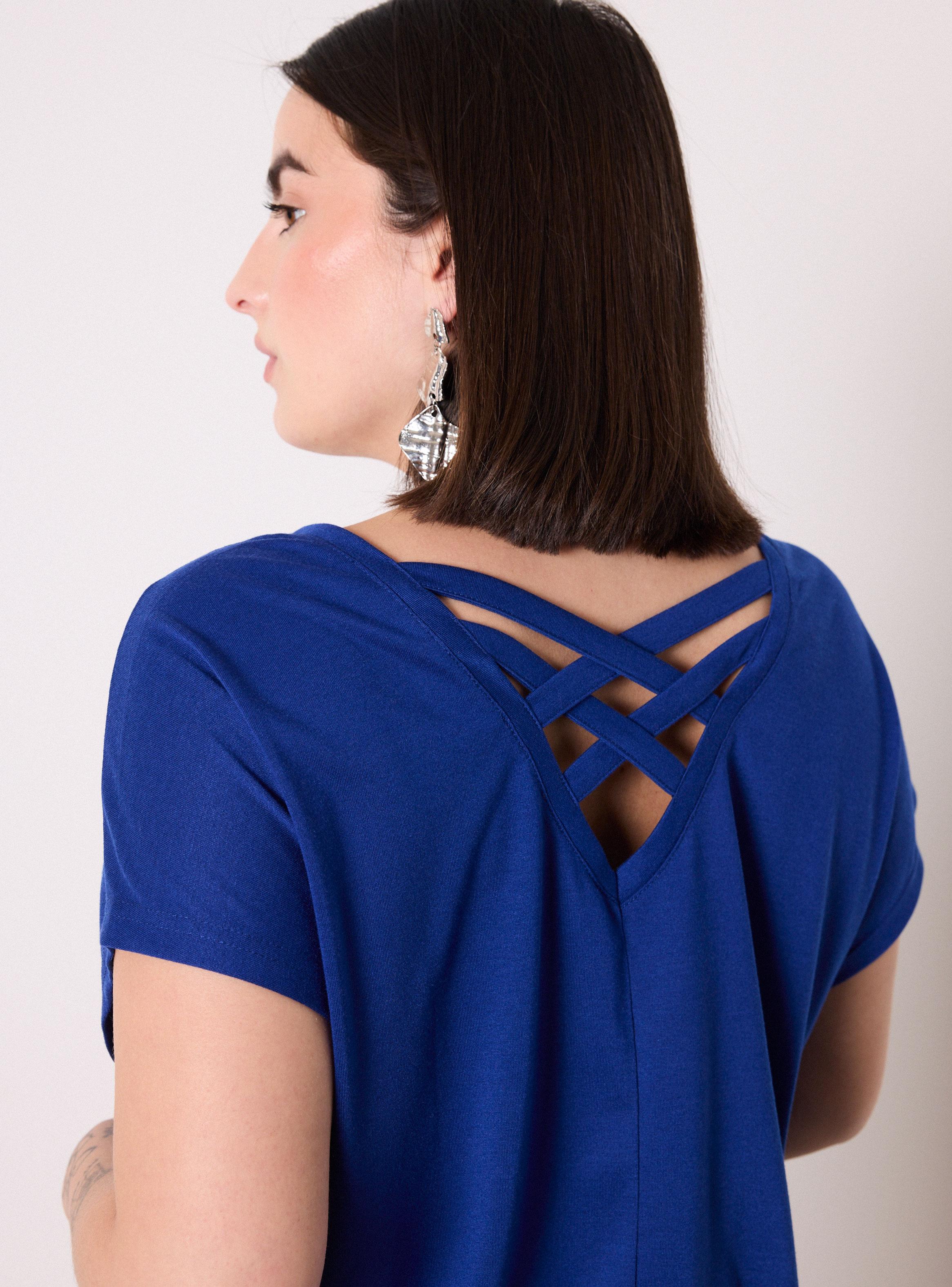 Polera Brillos Delanteros y Escote V en Espalda-3