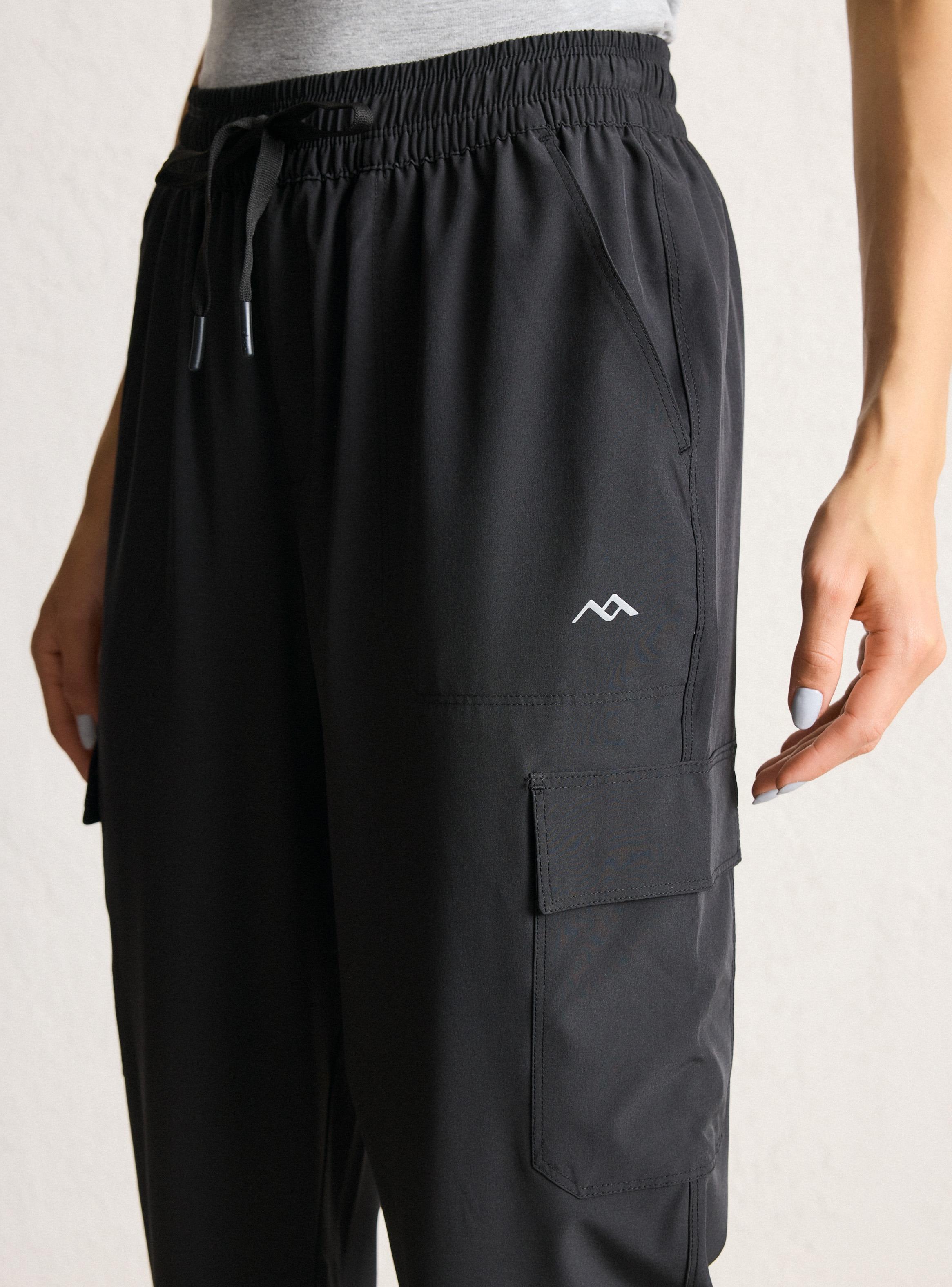 Pantalón bolsillos cargo bota recta-2