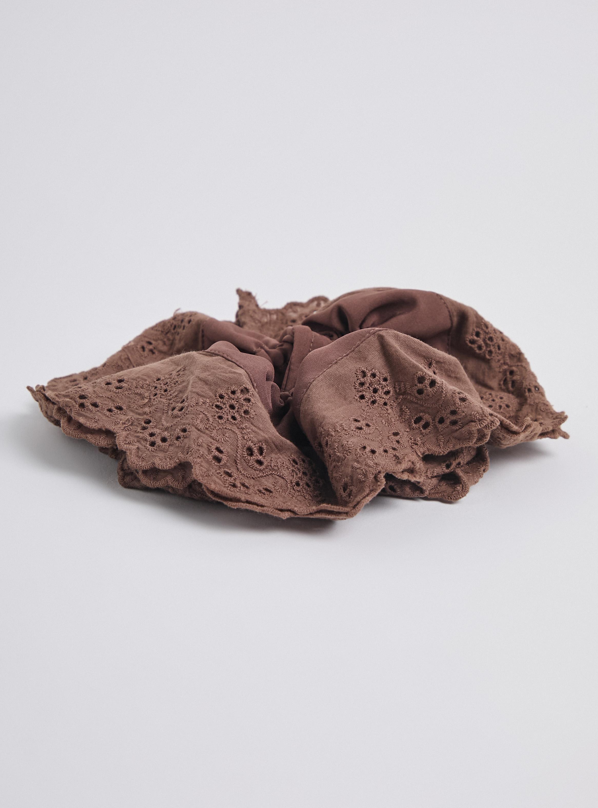 Scrunchie con Broderie-1