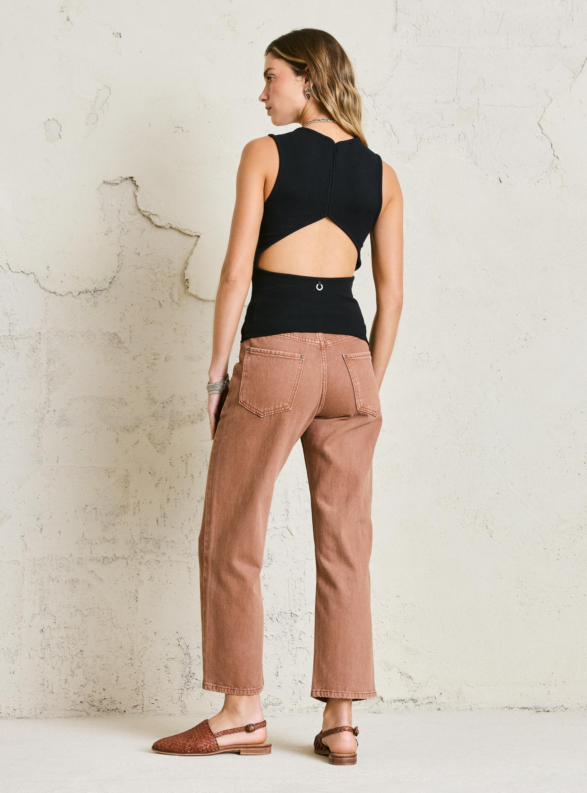 Polera Acanalada sin Mangas Cut Out en Espalda-5