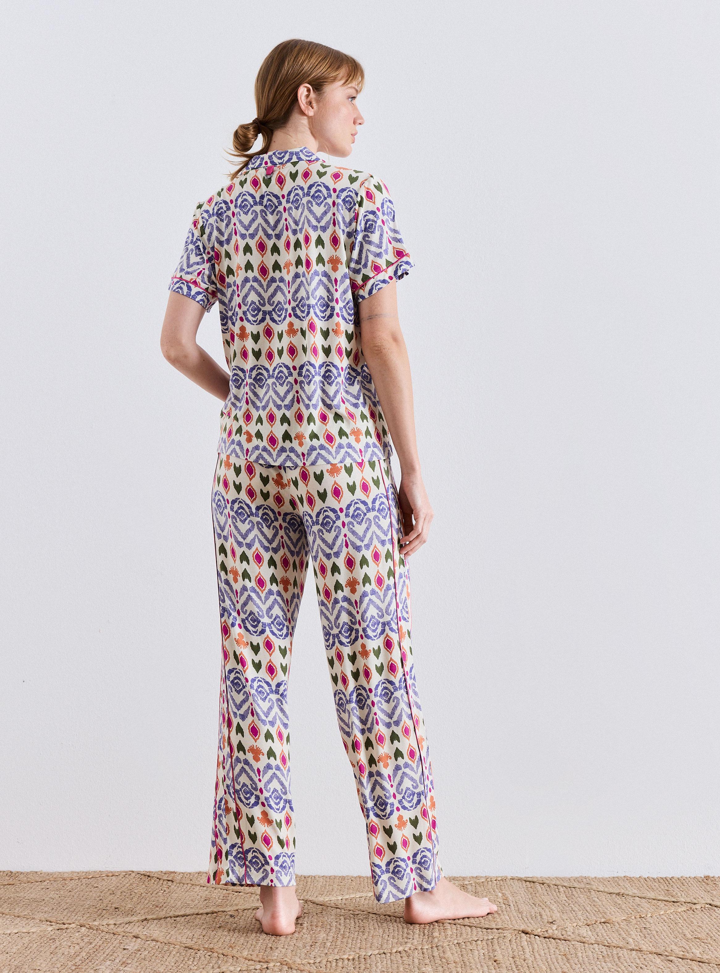 Pijama Ligero Full Estampado con Aplicaciones en Satín-5