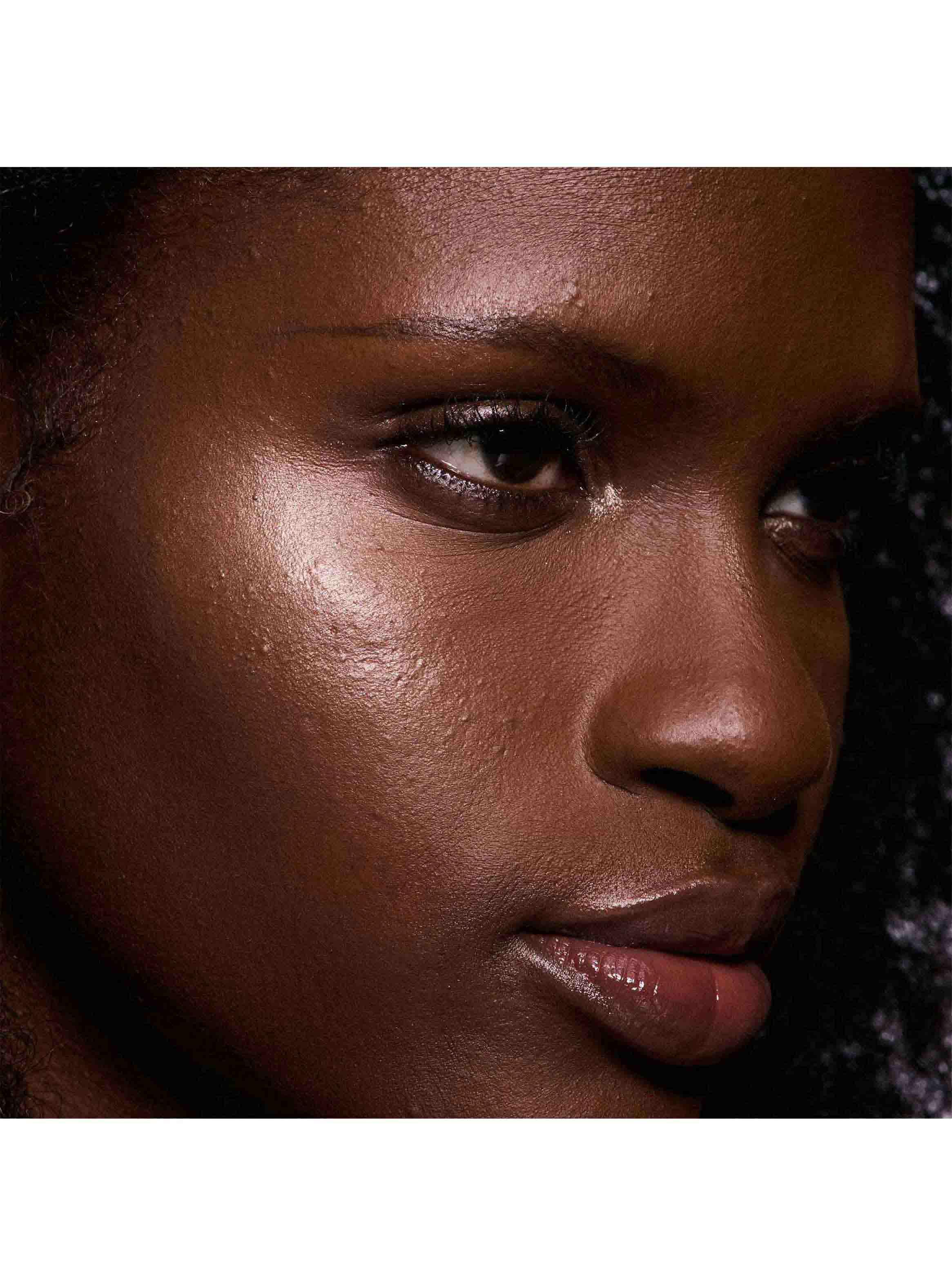 Iluminador de Rostro MAC Bounce & Gleam Buttergleam-4