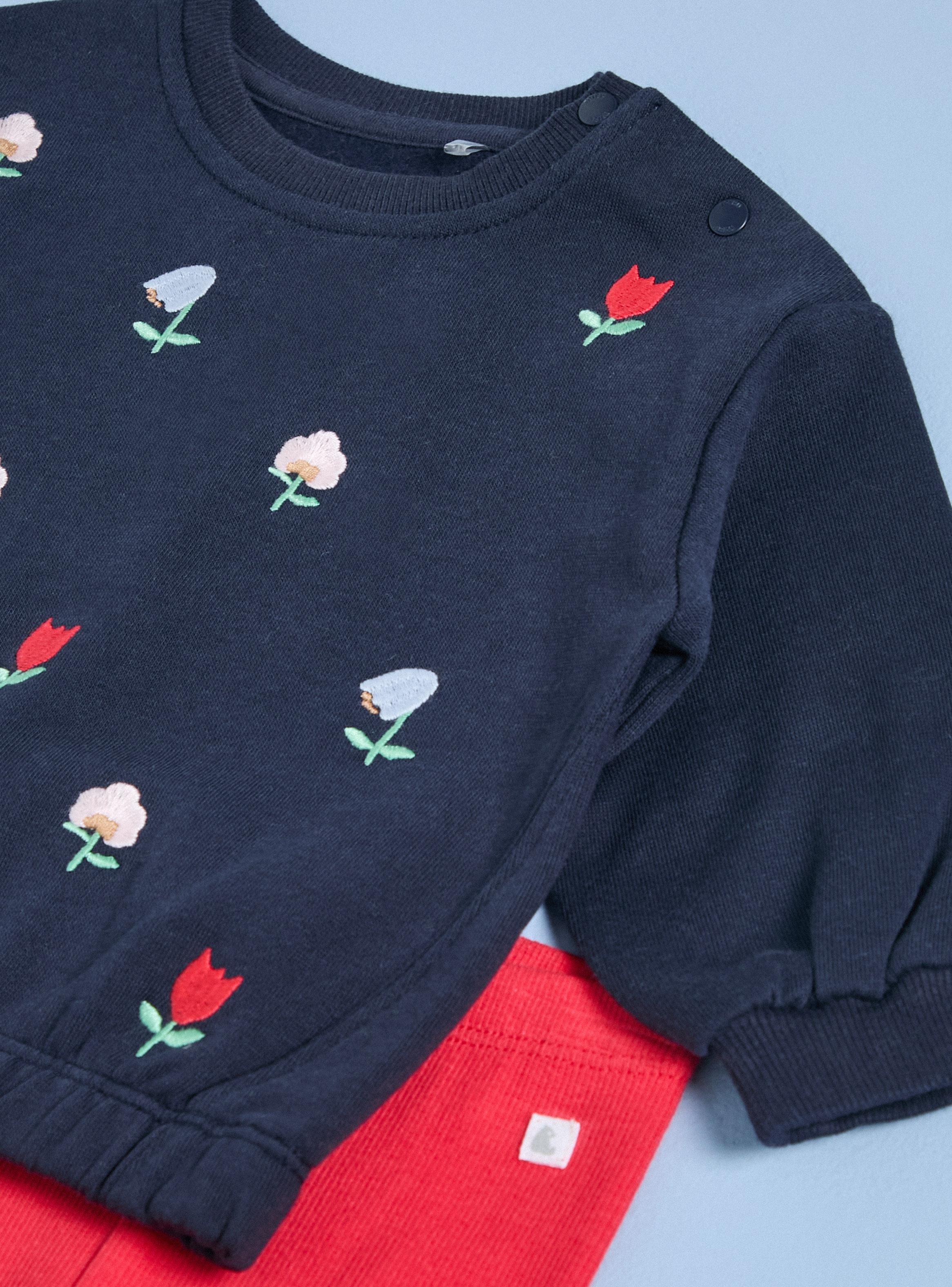 Buzo con Flores Bordadas a Tono con la Calza-3