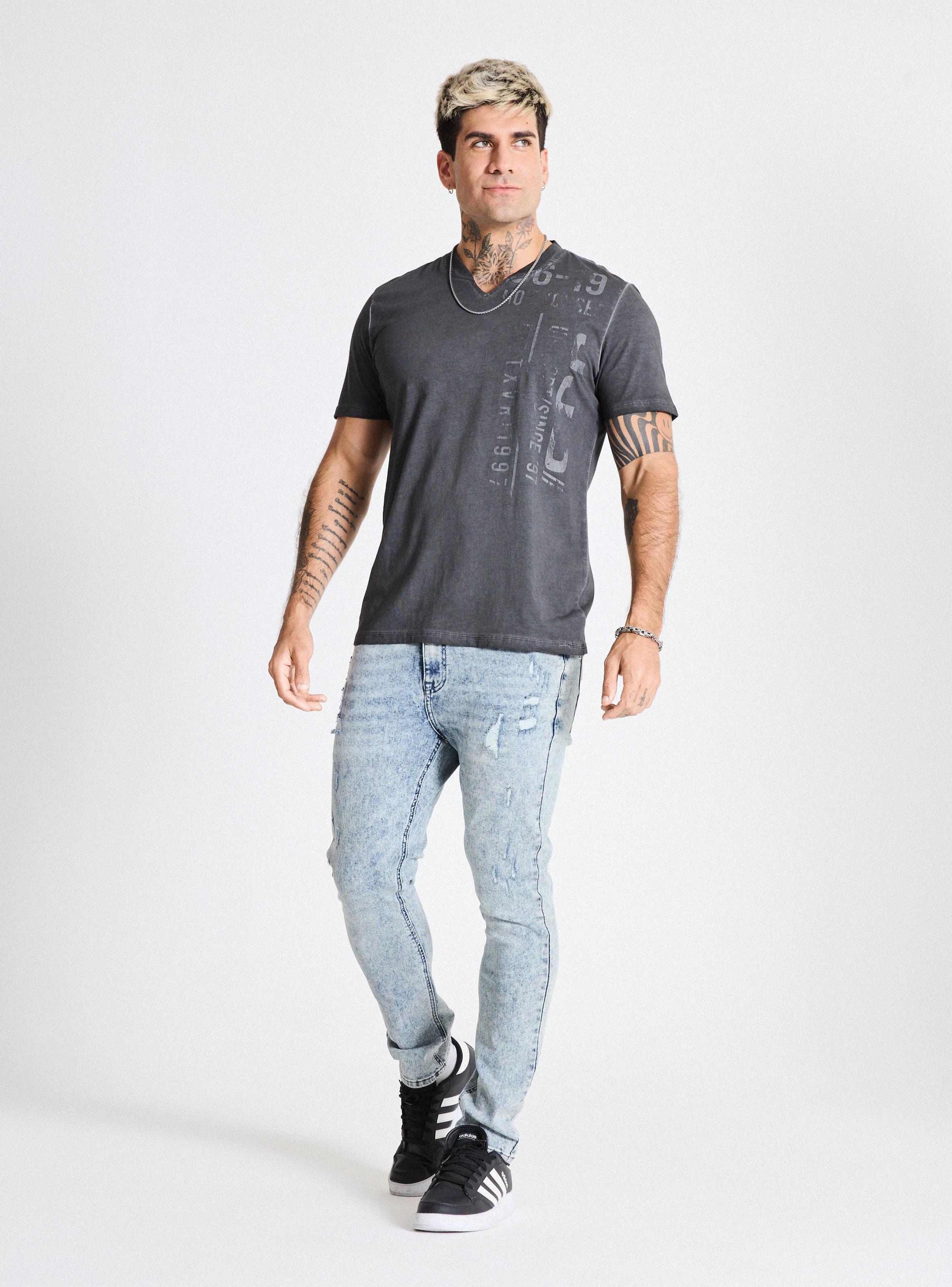 Polera Cuello Redondo con Corte en V Lavada-4