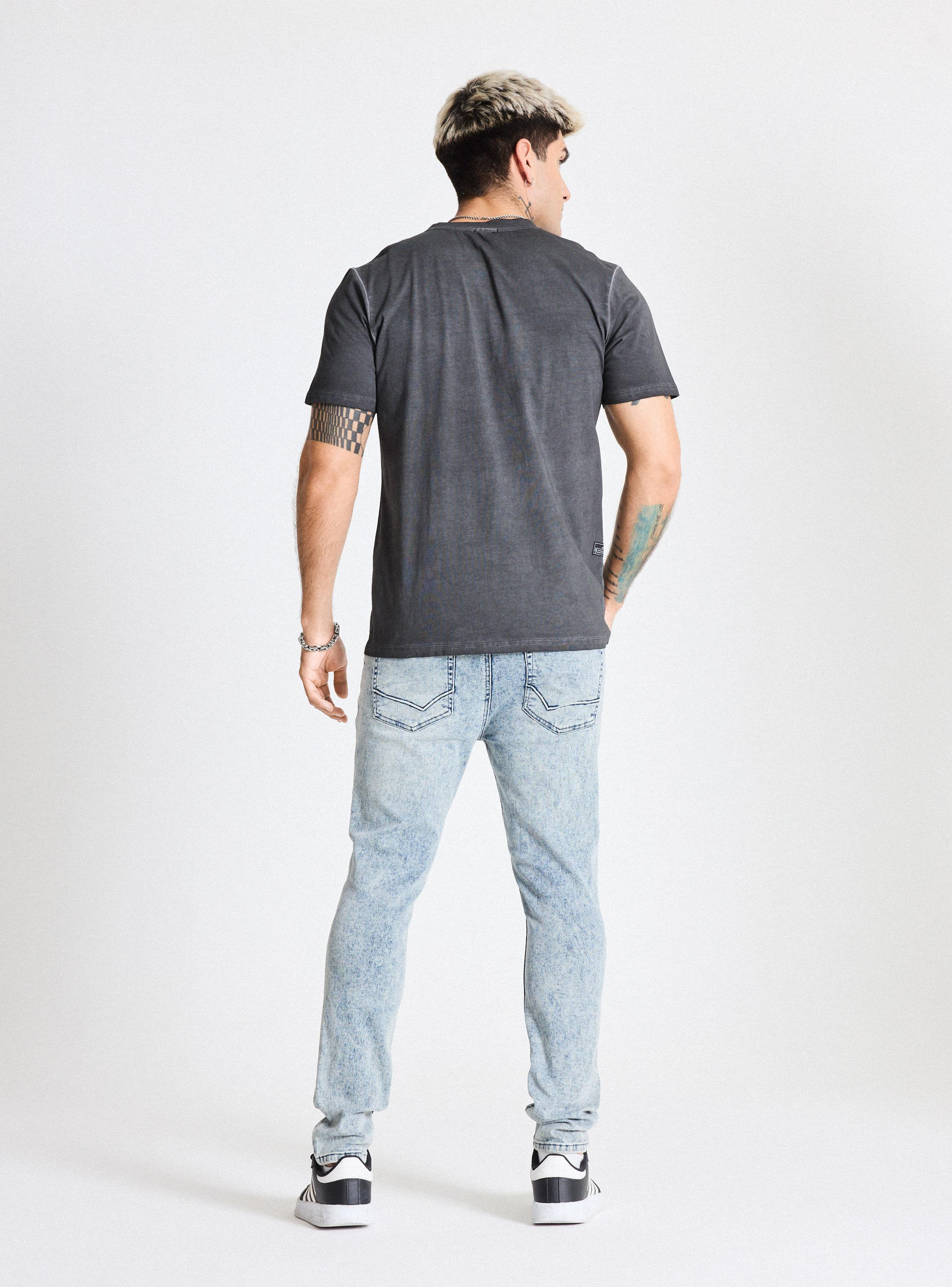 Polera Cuello Redondo con Corte en V Lavada-5