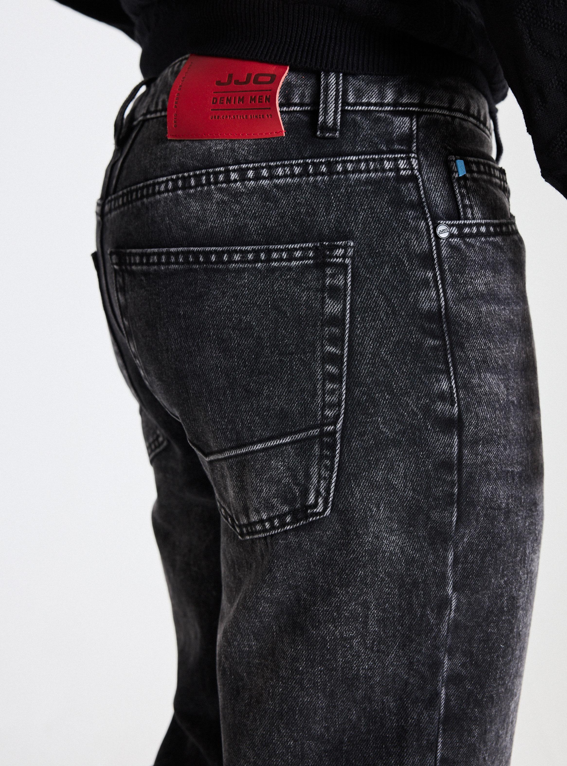 Jeans Relaxed Lavado Gravillado con Rotura en Rodilla-3