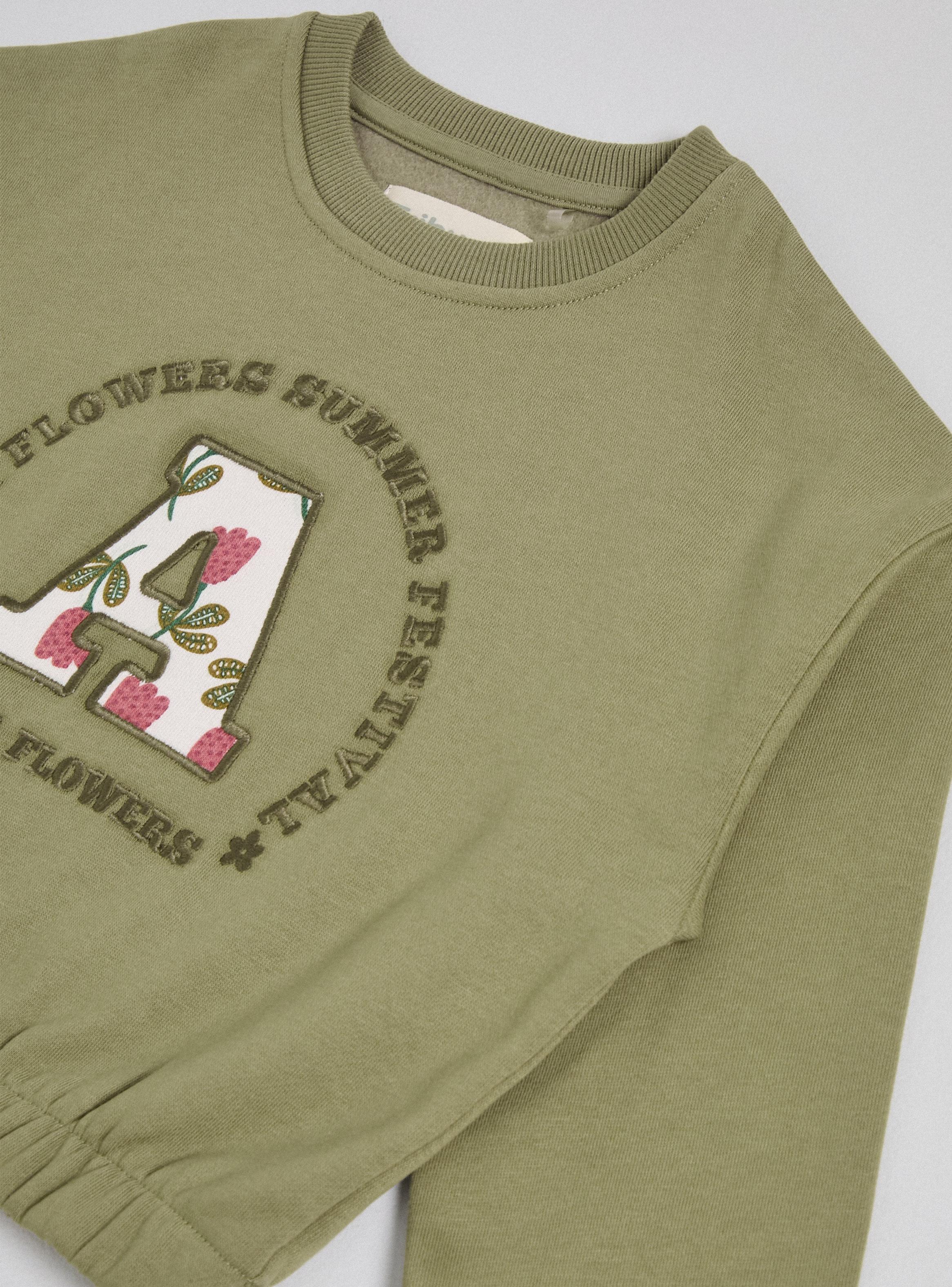 Polerón Estampado Frontal con Terminación Ajustada-3