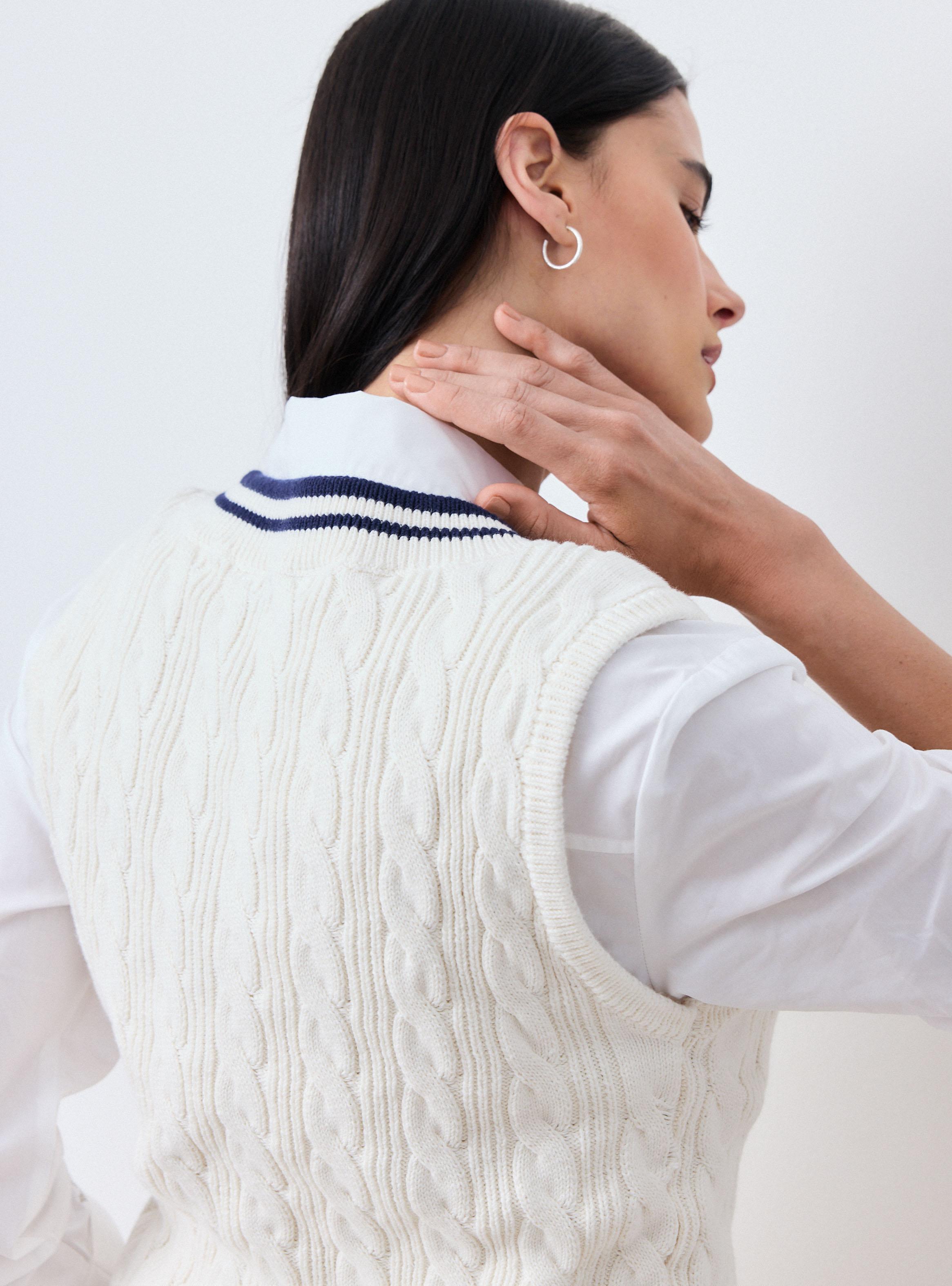 Sweater Cuello V Trenzado sin Mangas-3