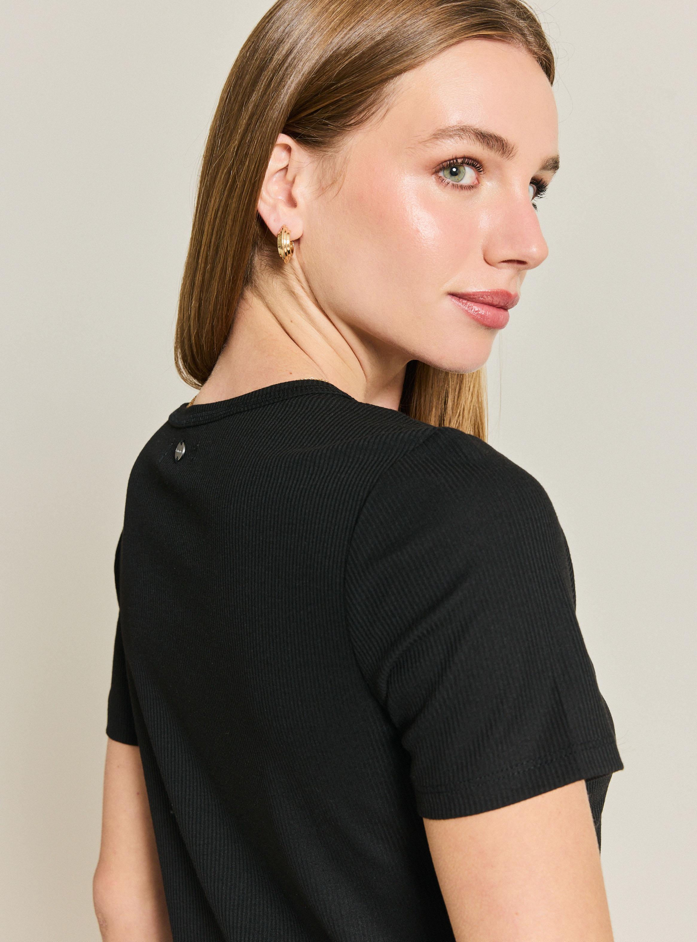 Polera Cuello V Manga Corta-3