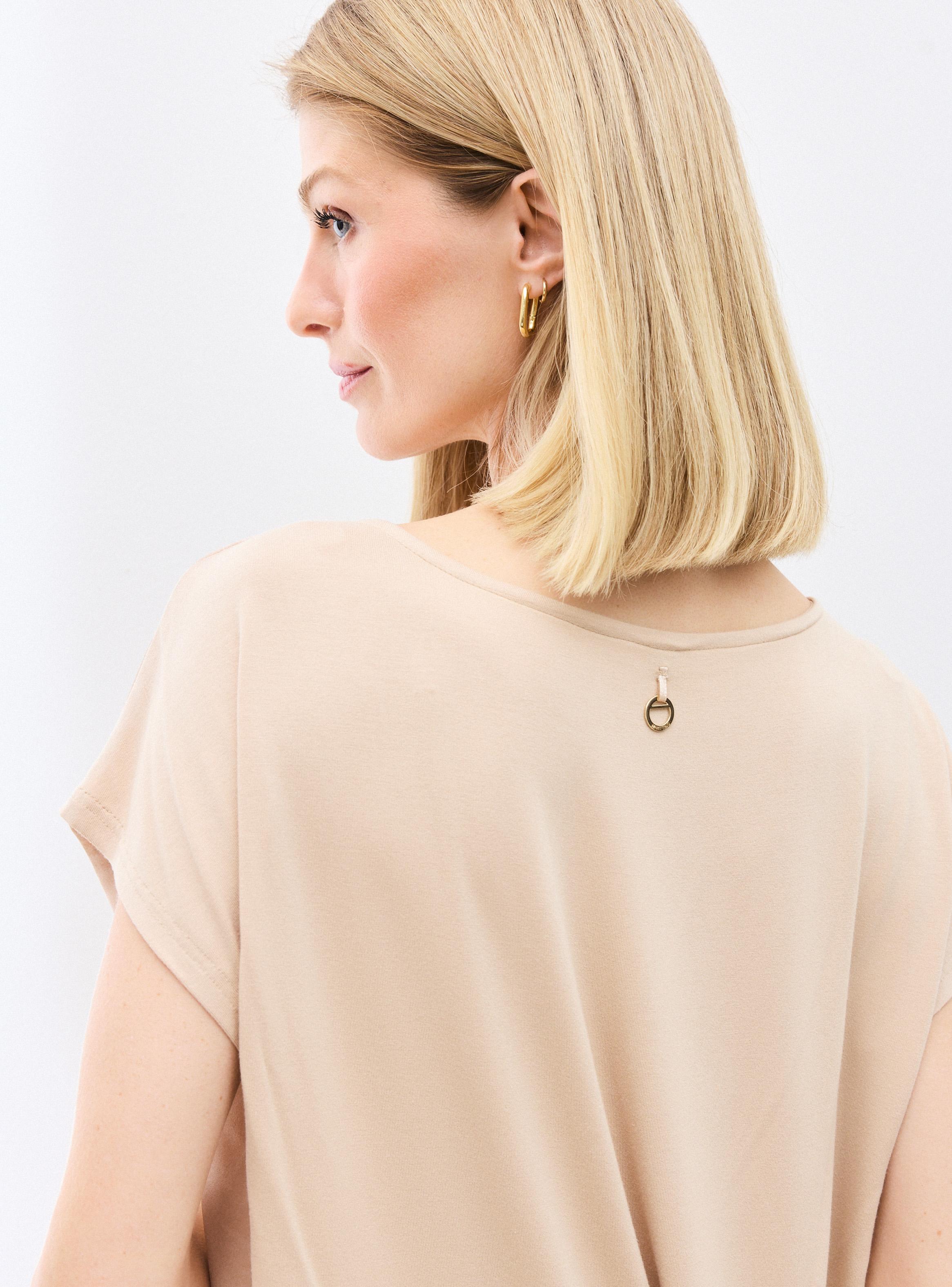 Polera Satinada Full Estampada en Delantero-3