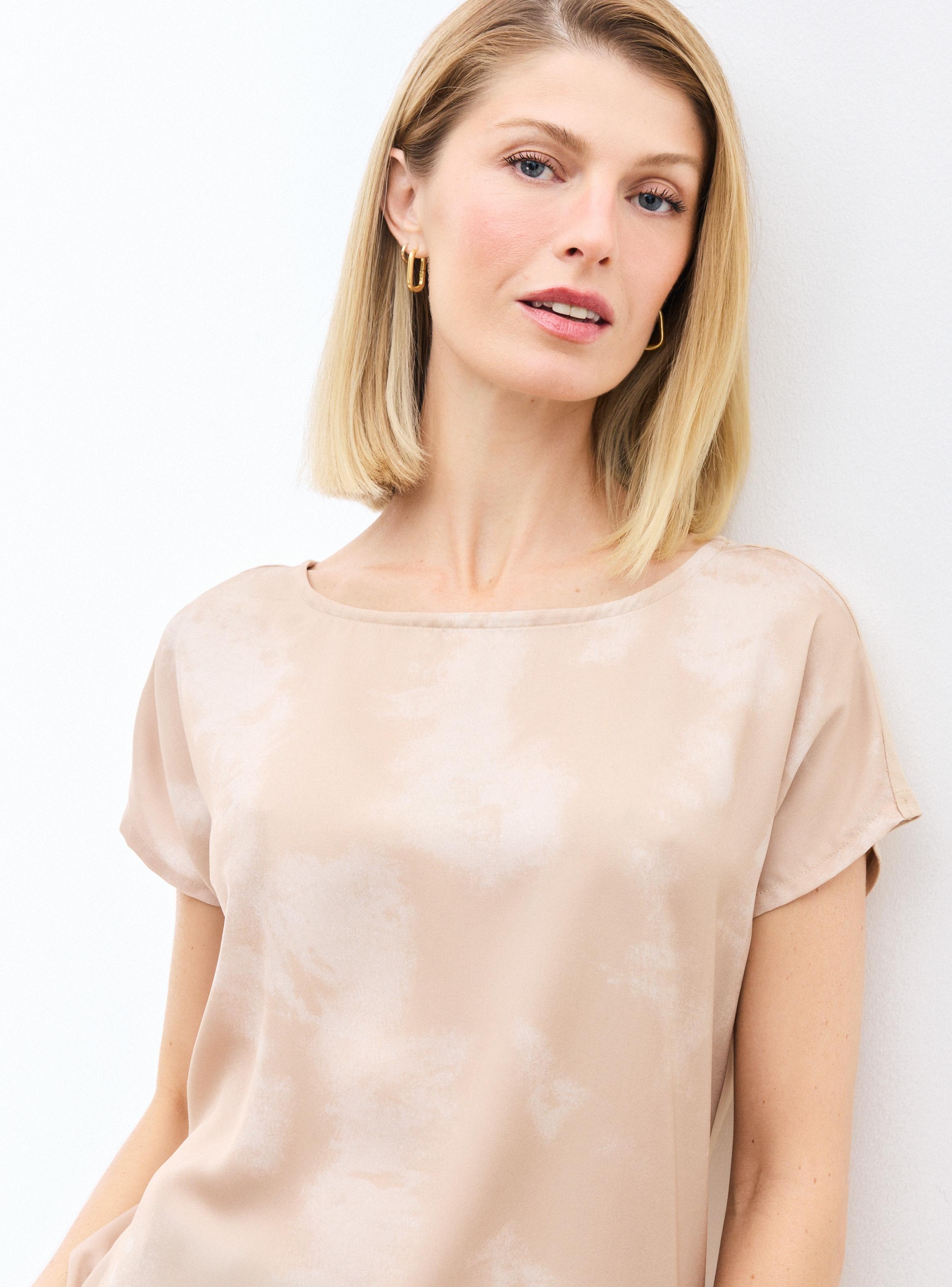 Polera Satinada Full Estampada en Delantero-2