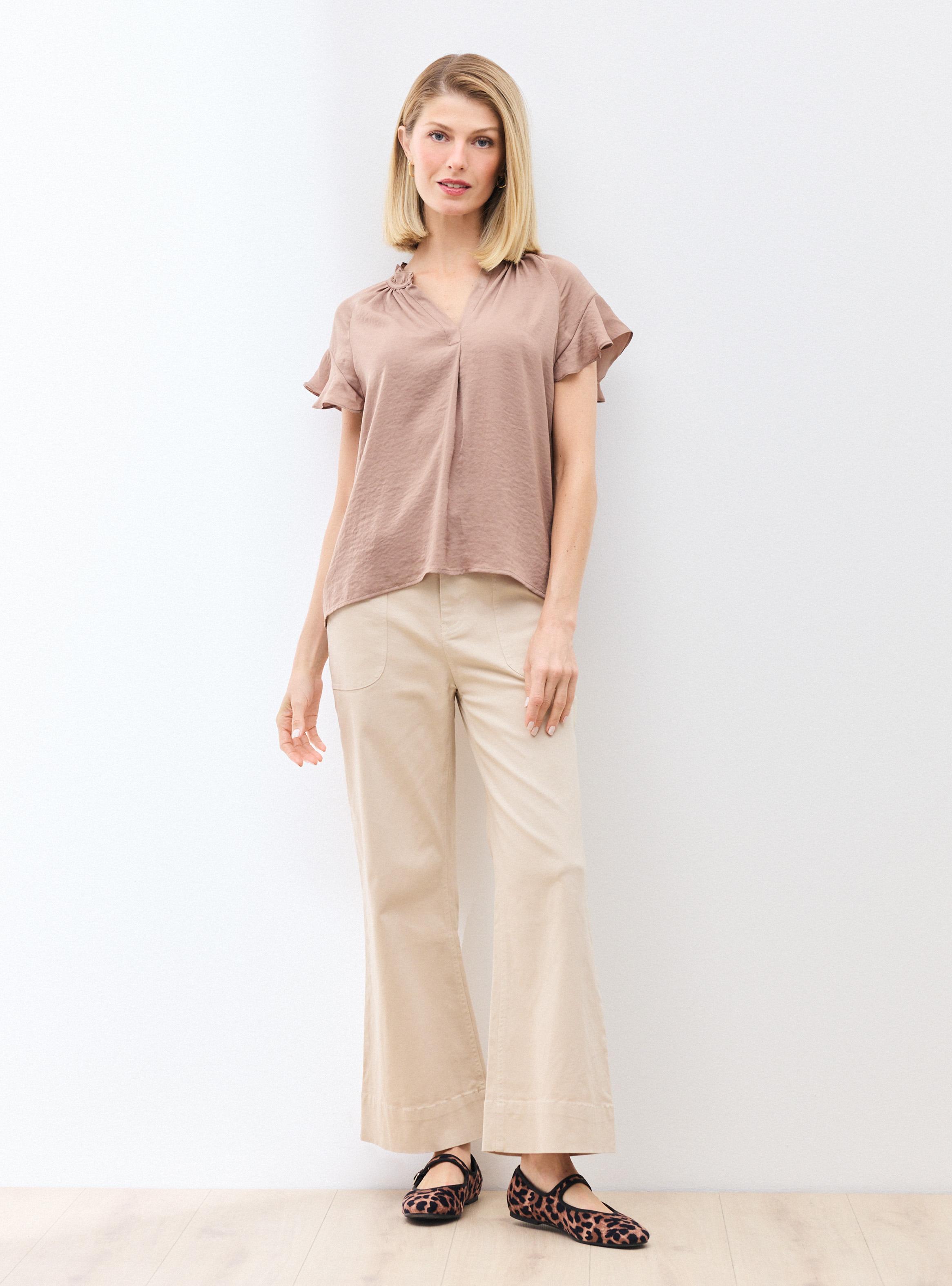 Blusa Satínada con Vuelo en Escote y Mangas-4