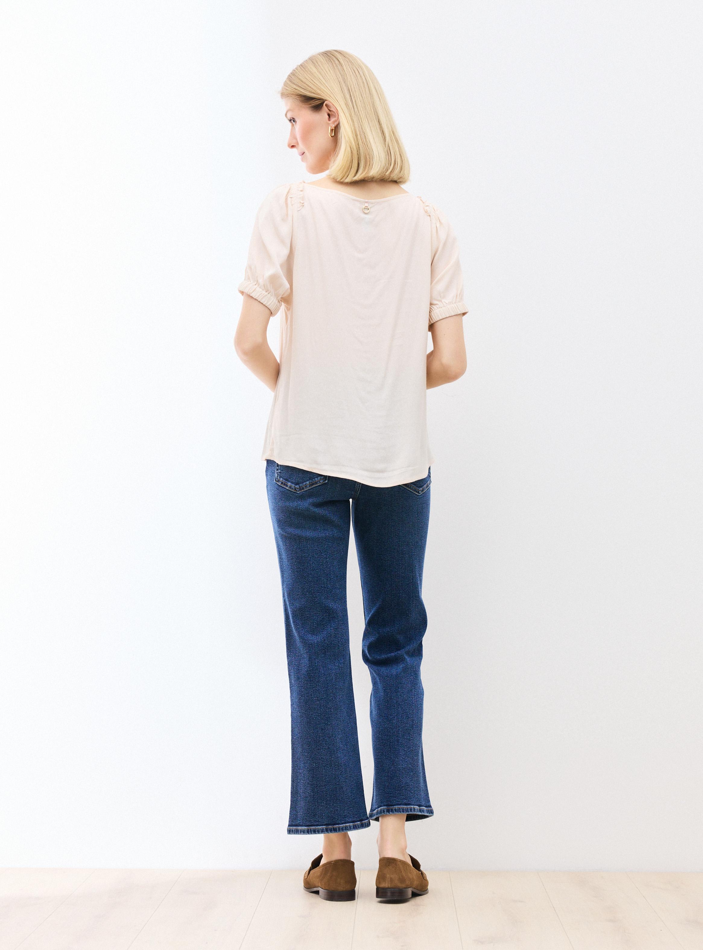 Blusa con Encaje en Escote y Manga Aglobada-5