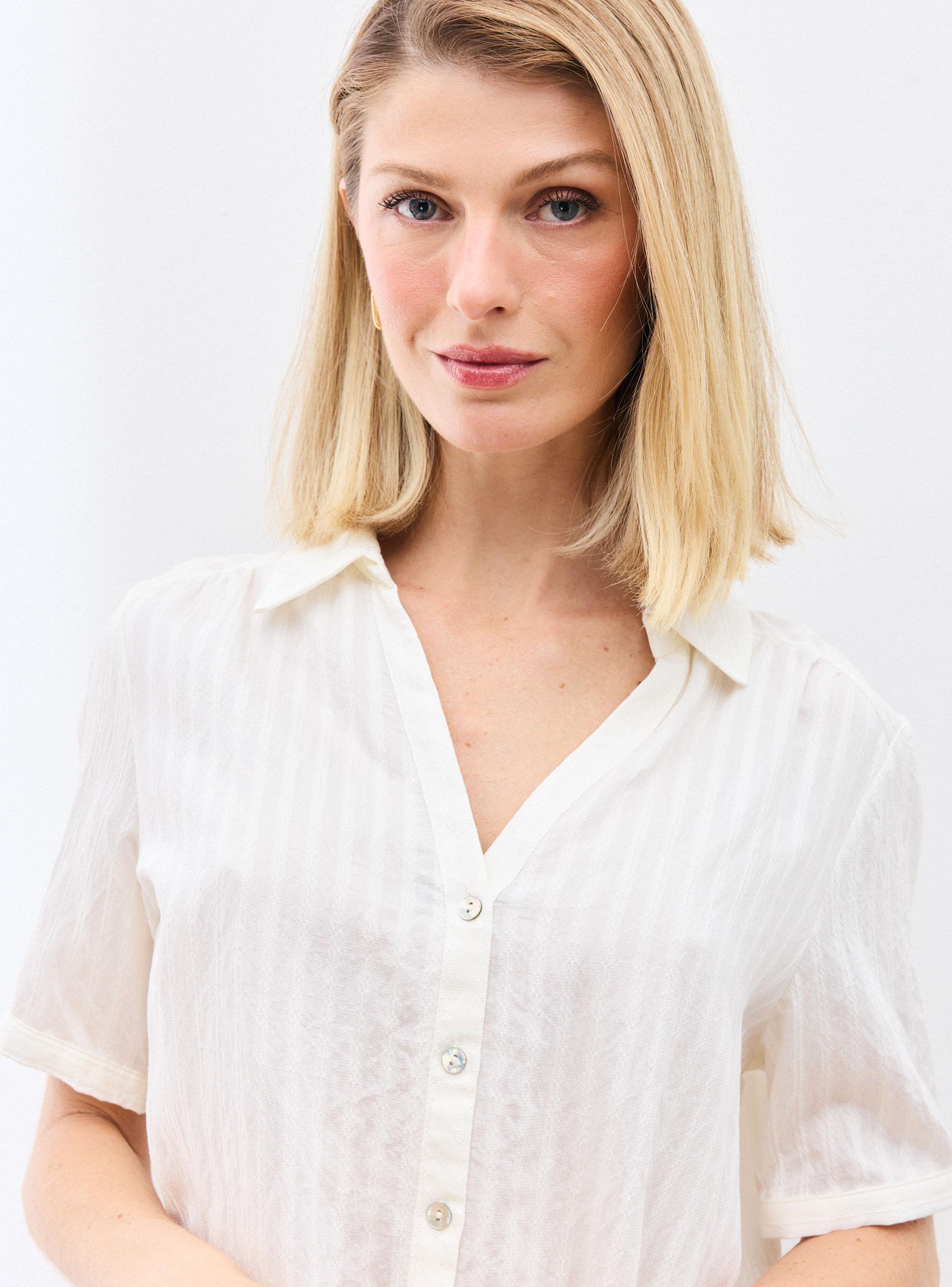 Blusa Camisera con Textura de Líneas-2