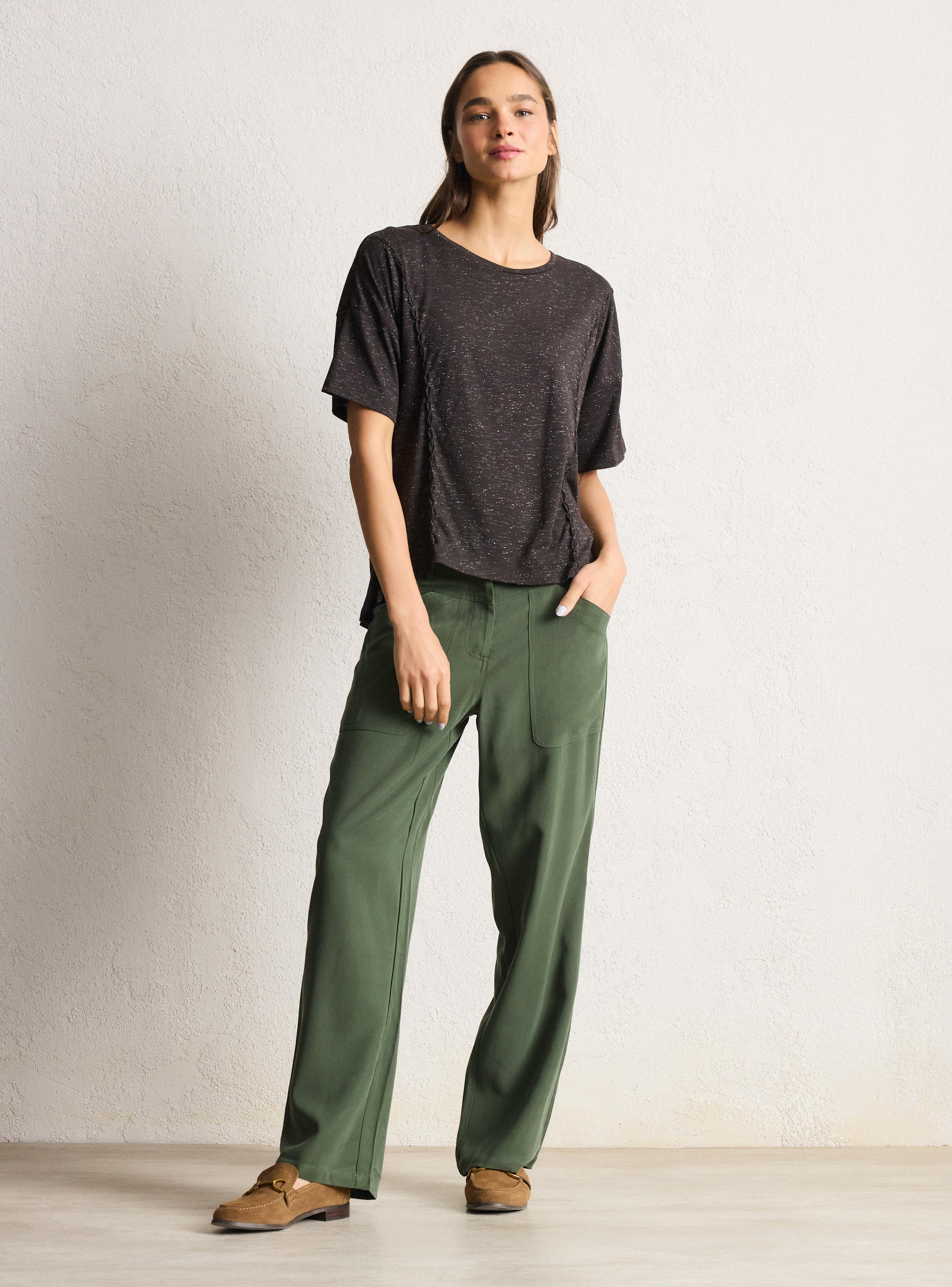 Polera con Detalle Metalizado en Tela y Bordado Vertical-4