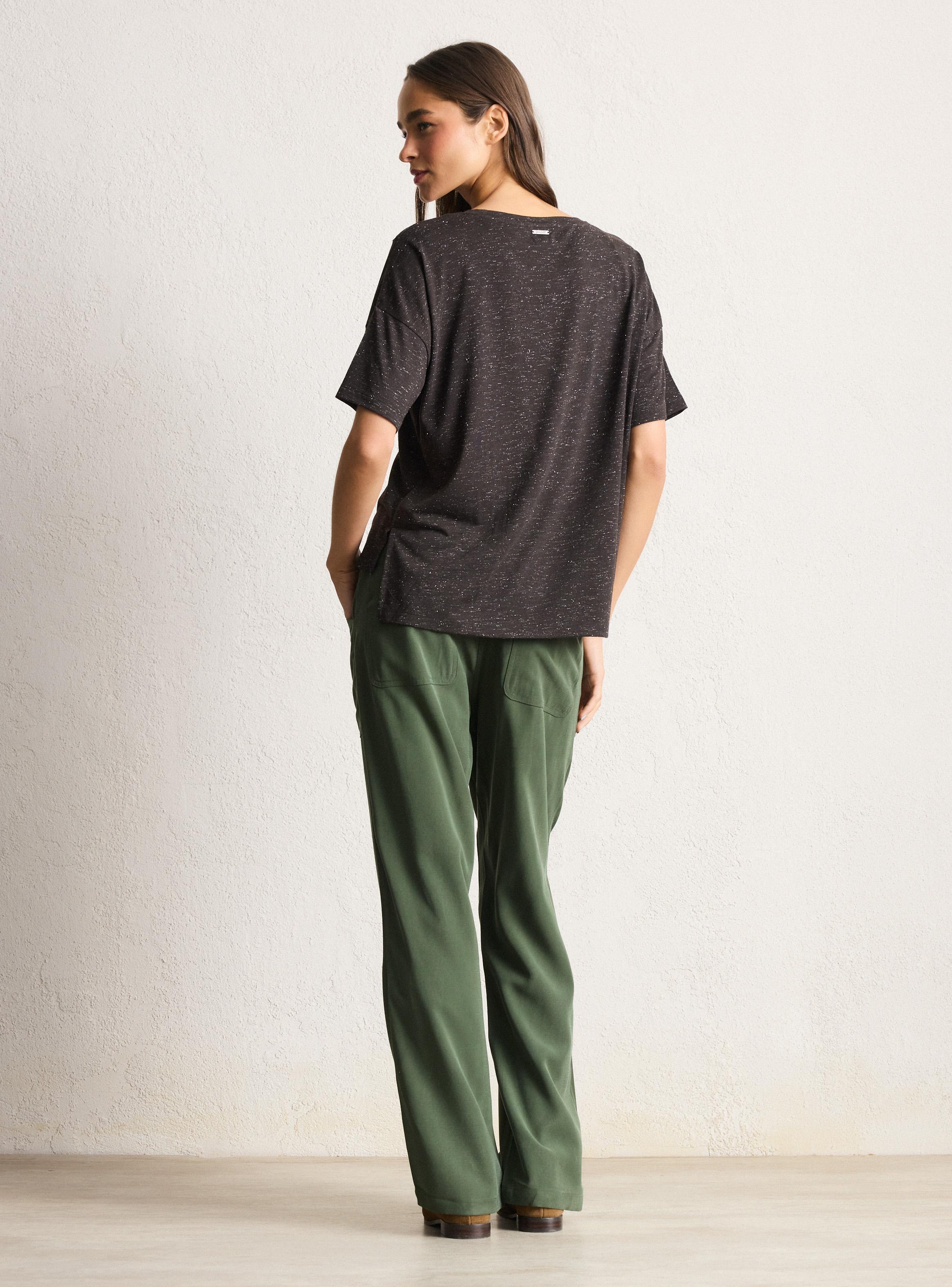 Polera con Detalle Metalizado en Tela y Bordado Vertical-5