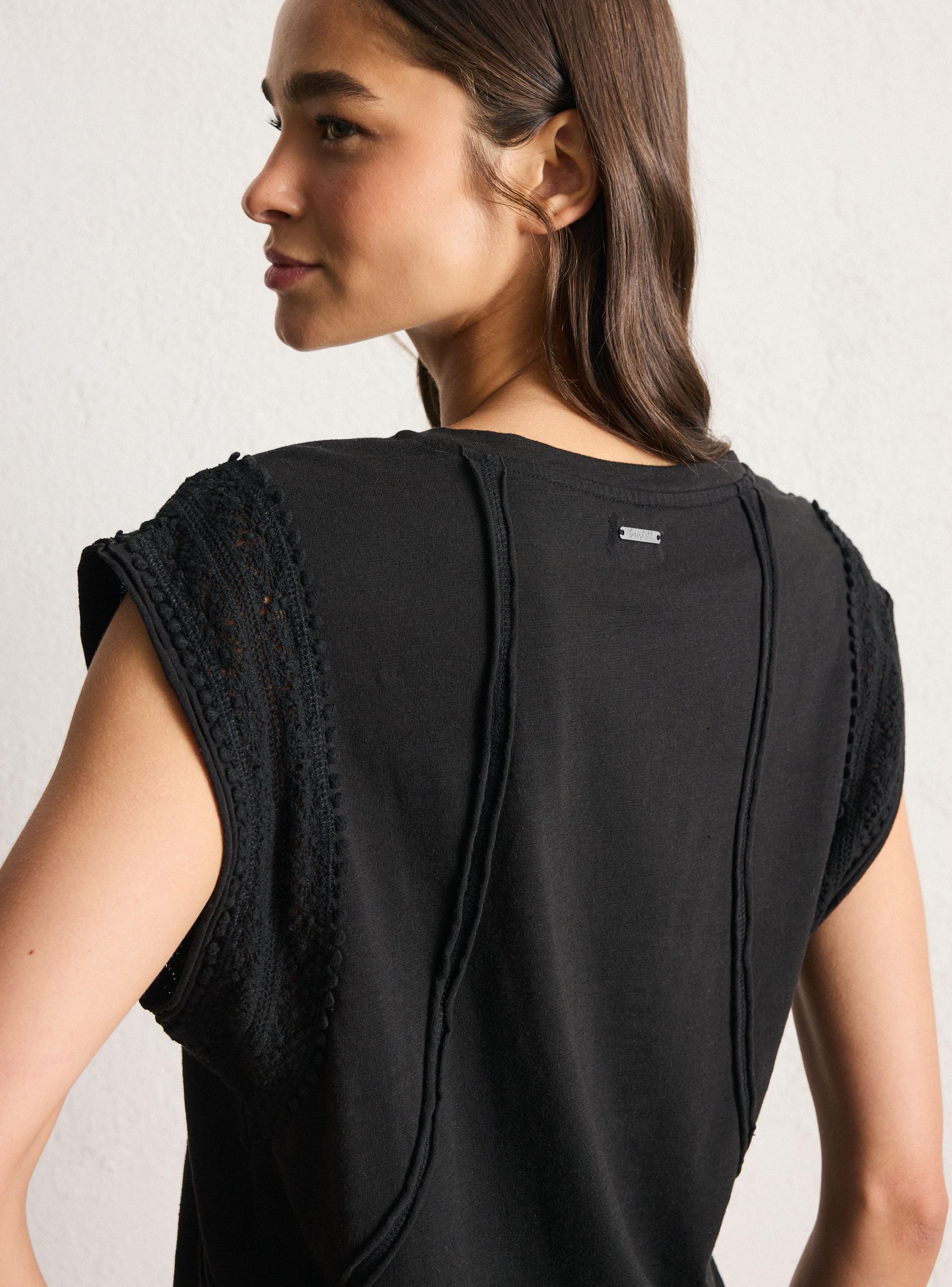 Polera con Cinta Bordada en Mangas y Proceso de Teñido-3