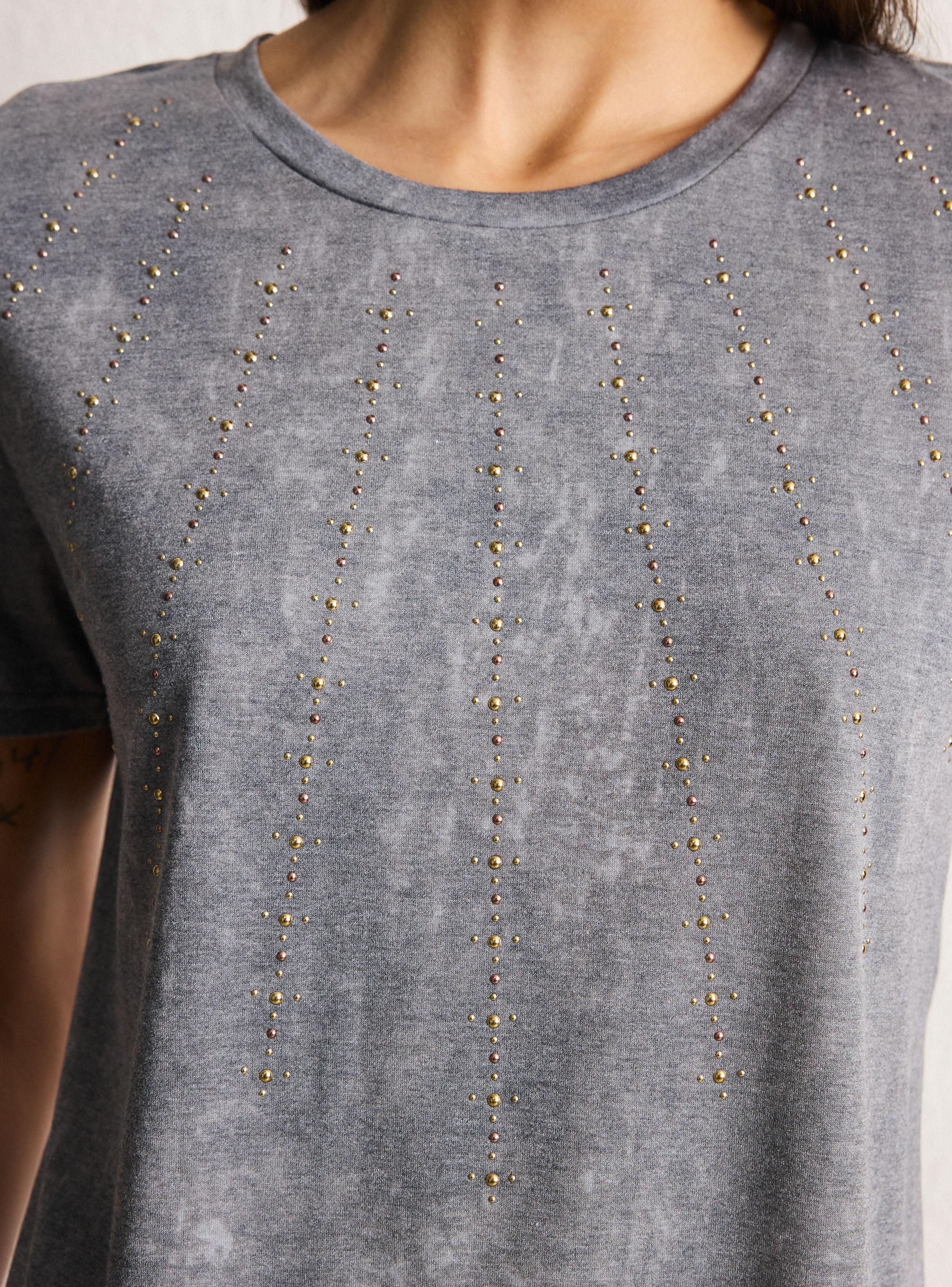 Polera con Proceso de Teñido y Tachas-3