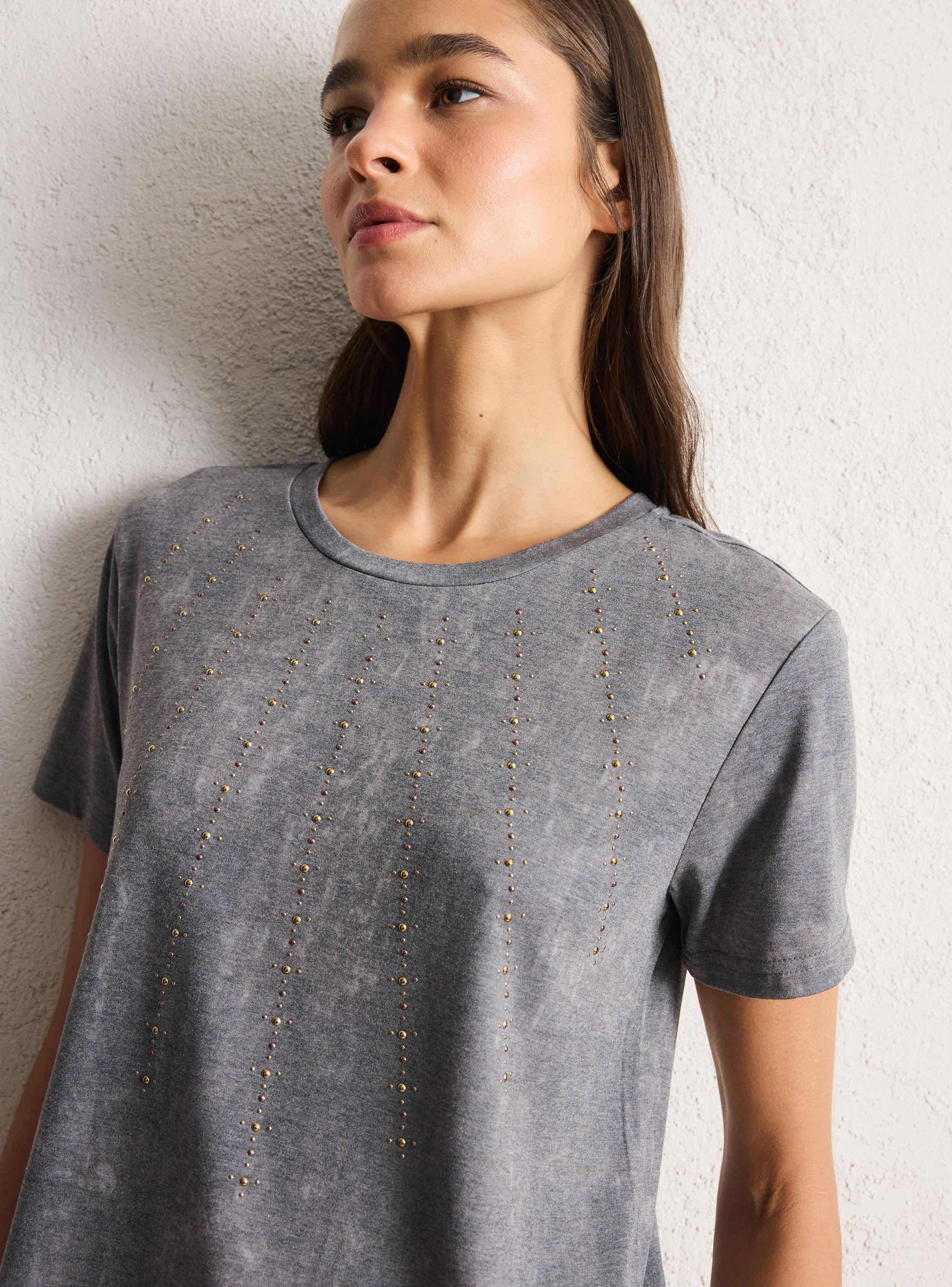 Polera con Proceso de Teñido y Tachas-2