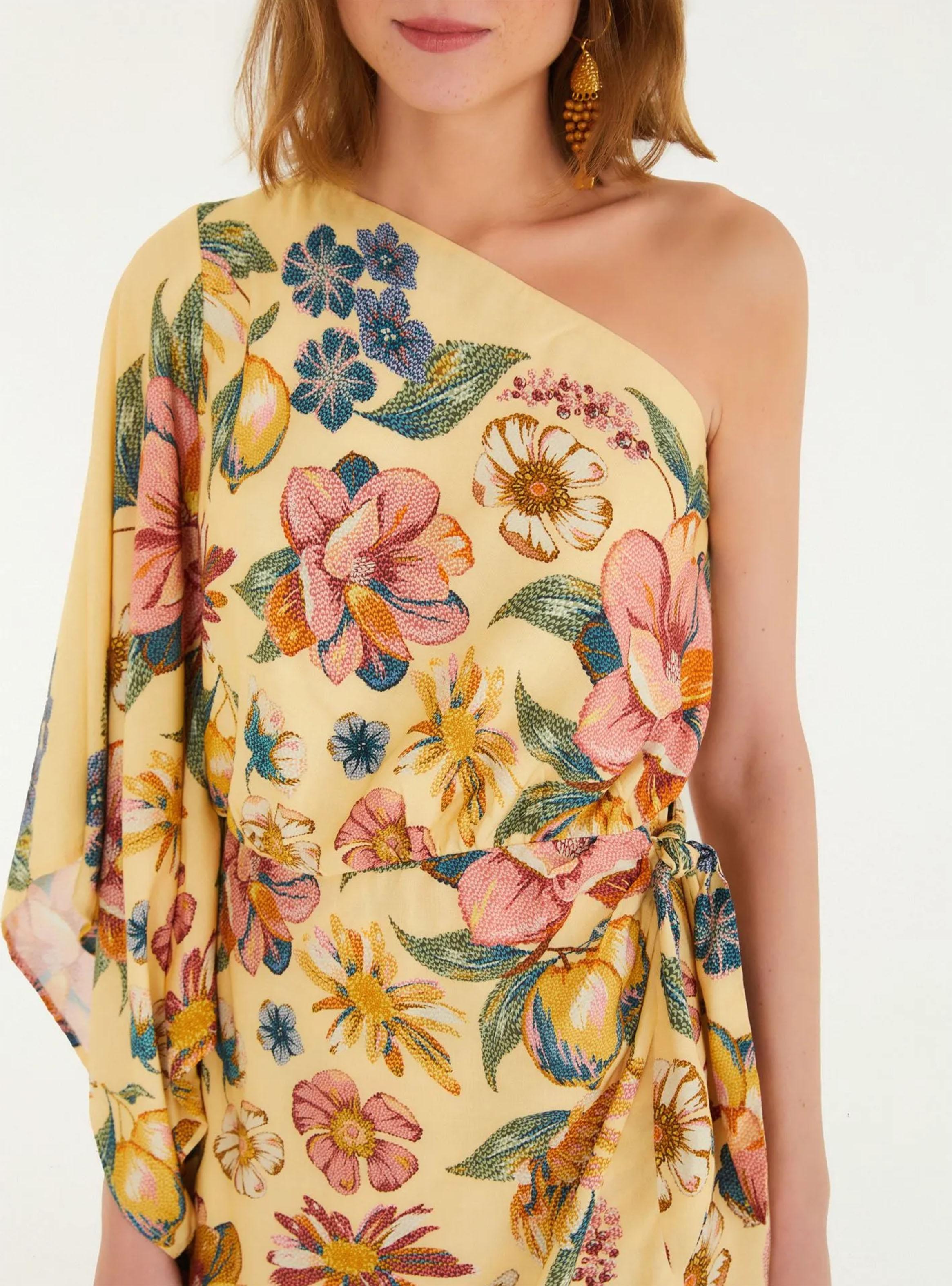 Vestido Corto Manga Asimétrica Diseño Floral-2