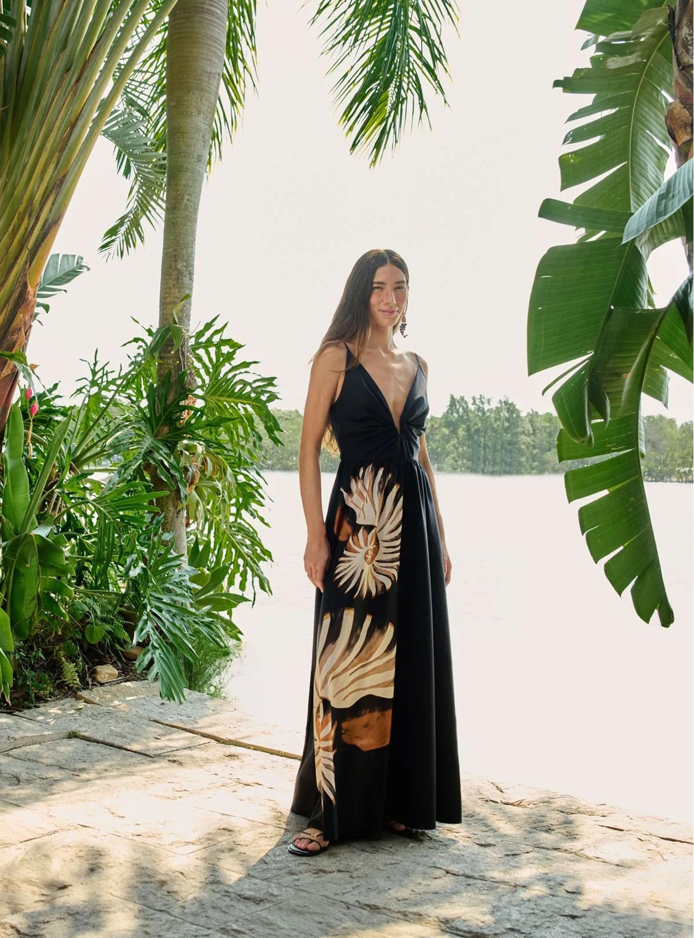 Vestido Largo con Detalle en el Escote Diseño Caracoles de Mar-4