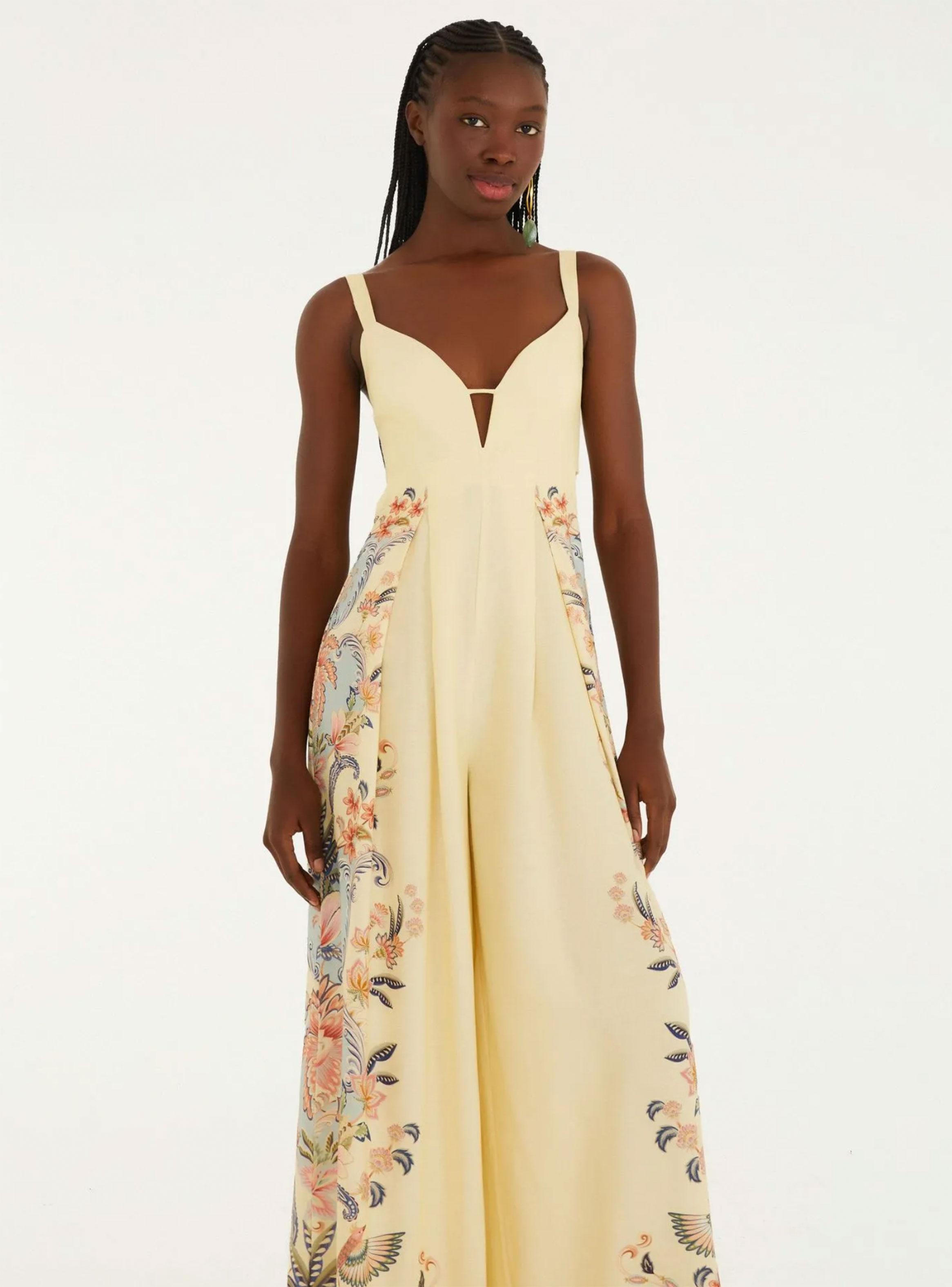 Enterito con Escote en V y Detalles Florales-2