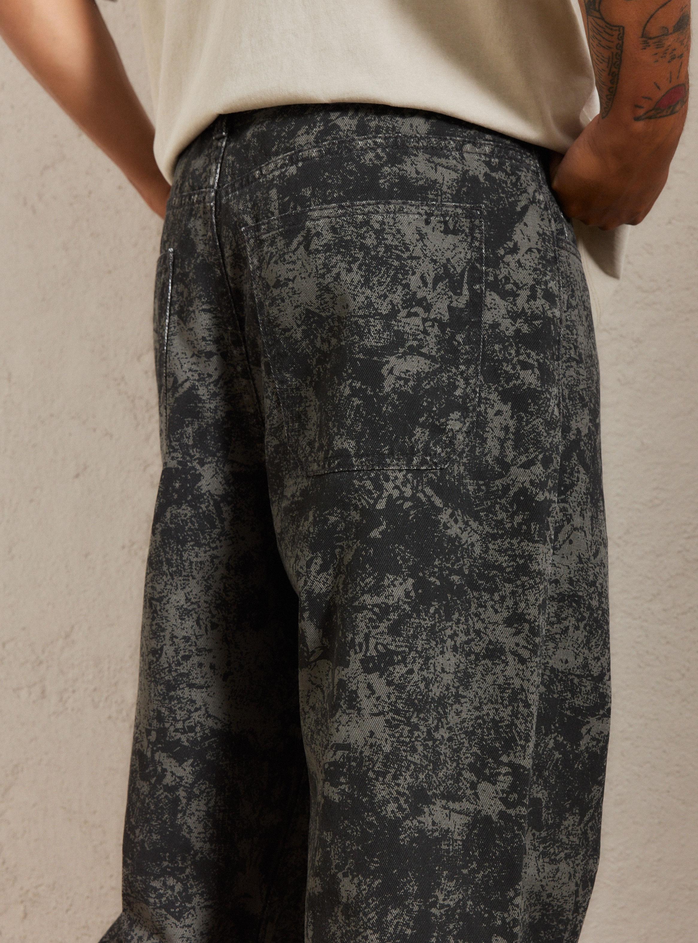 Pantalón Estampado Baggy Fit-3