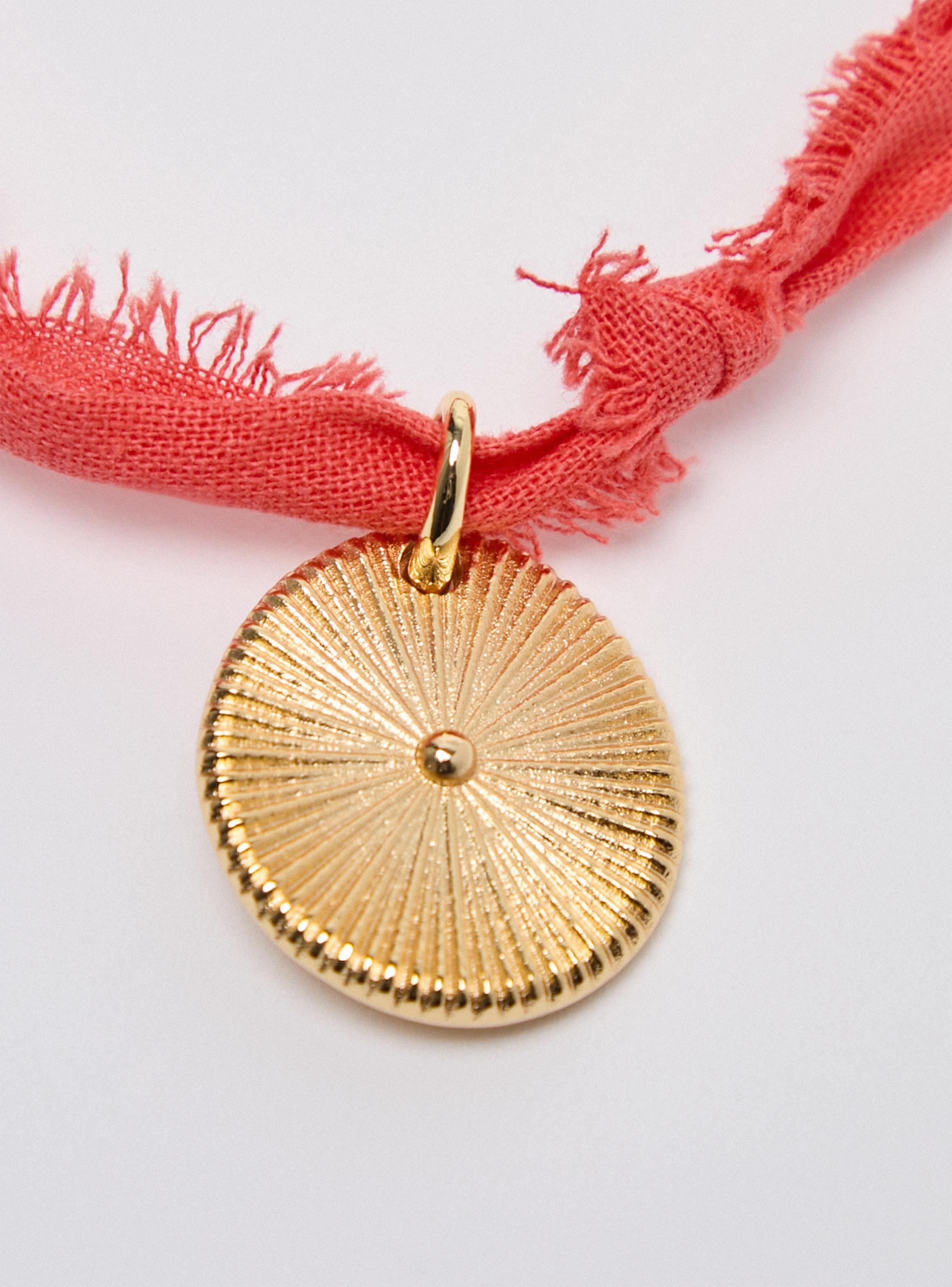 Collar Midi Medalla Flor Tiare Colaboración María Pombo-2