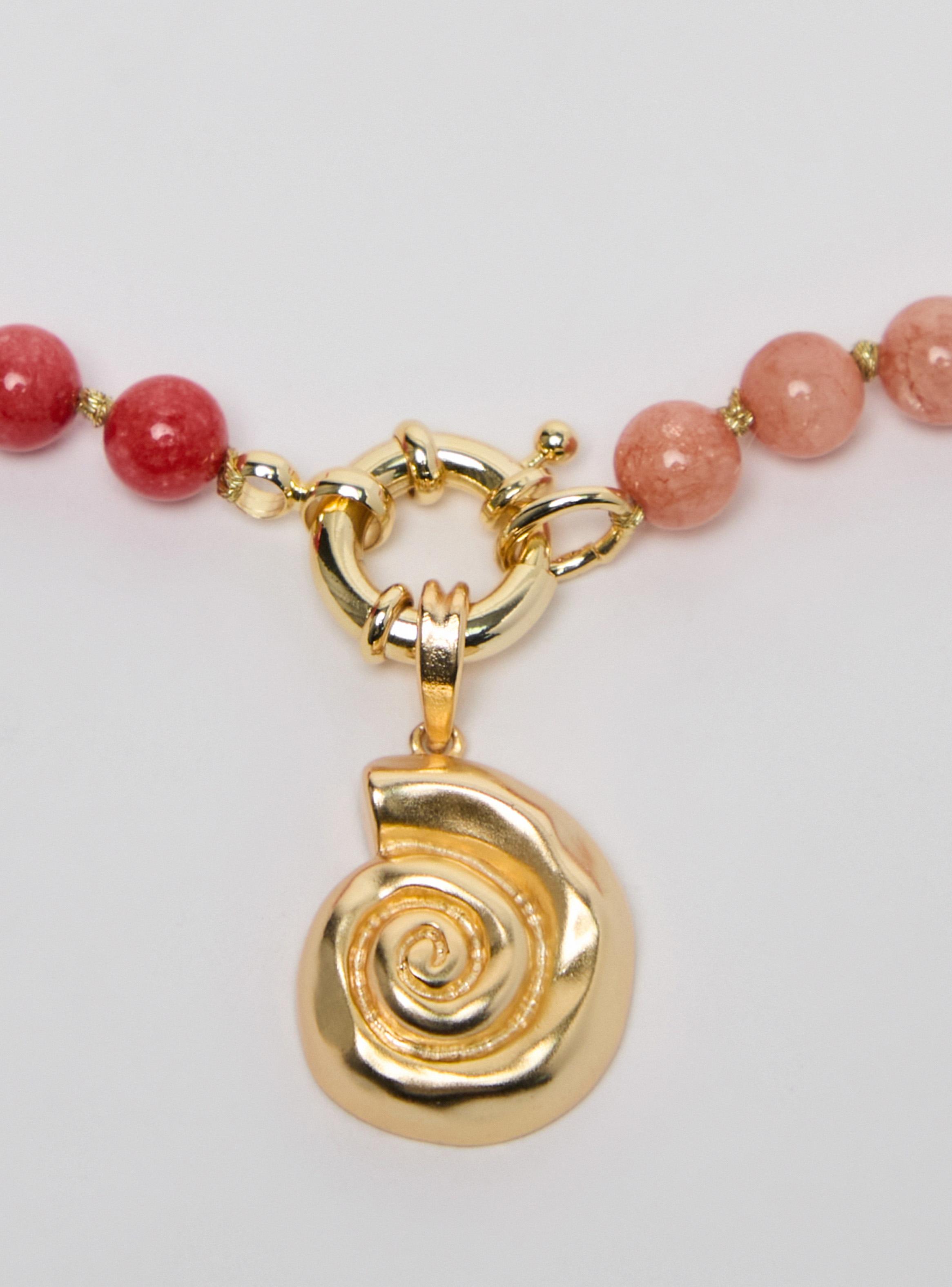 Collar Corto Perlas Jade Colgante Caracola Tiare Colaboración María Pombo-2